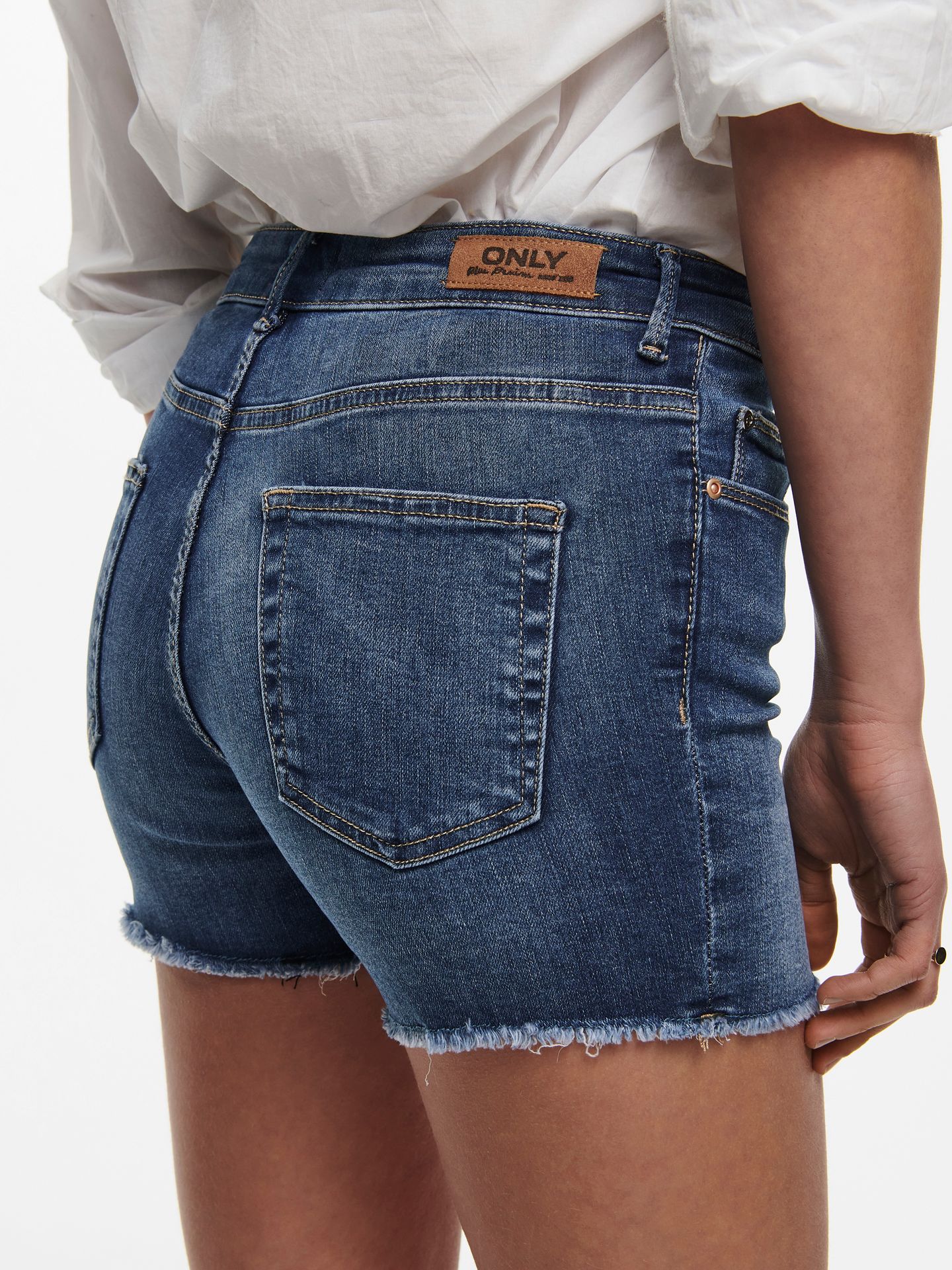 Only ONLBLUSH  LIFE MID SK RAW SHORTS NO - Dark Blue De Dark Blue Denim 2900125317039