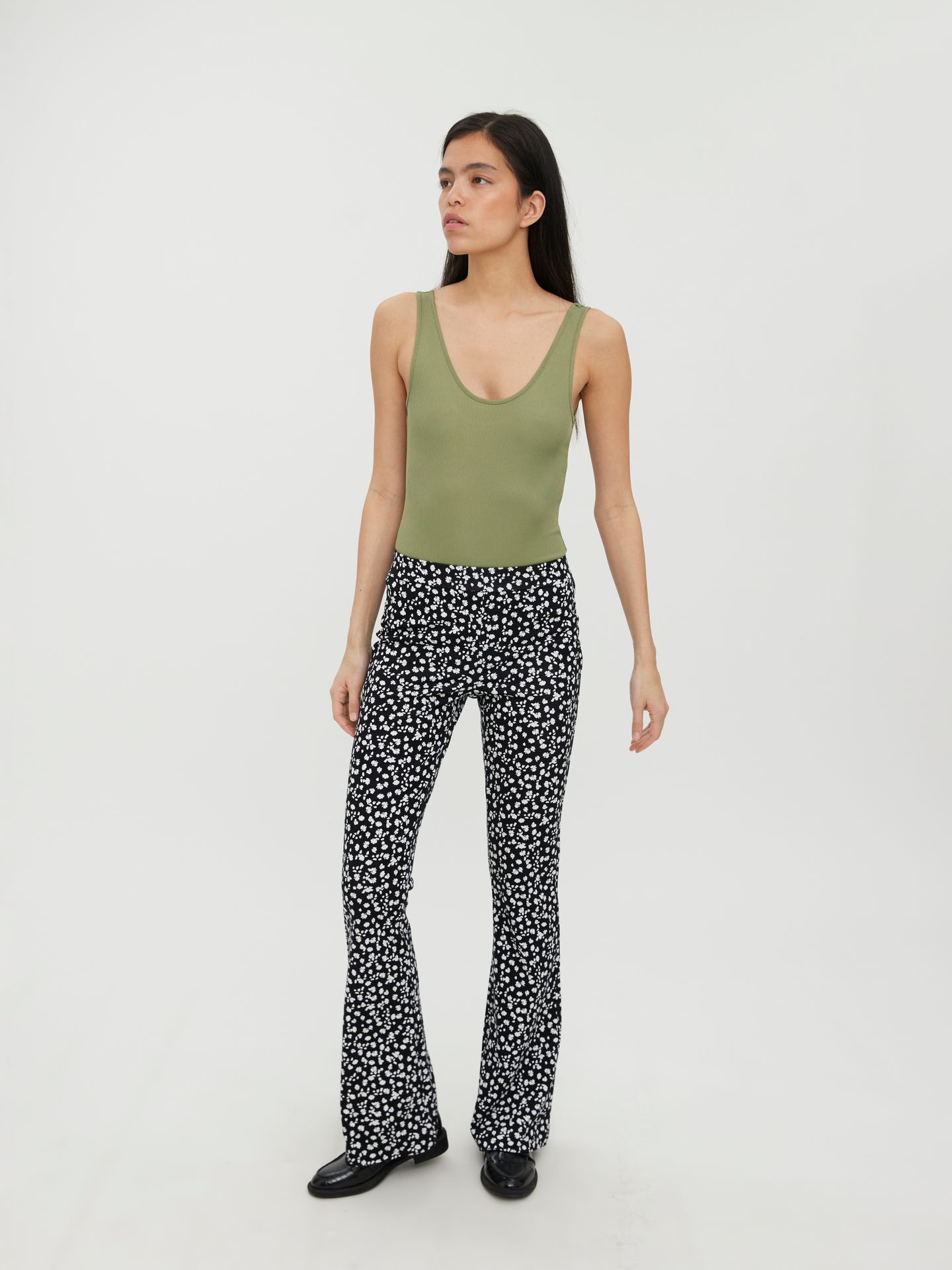 Vero Moda VMKAMMA NW FLARED JERSEY PRINT PANT - Black/MAJA S Black/MAJA SNOW WHITE 2900128099086