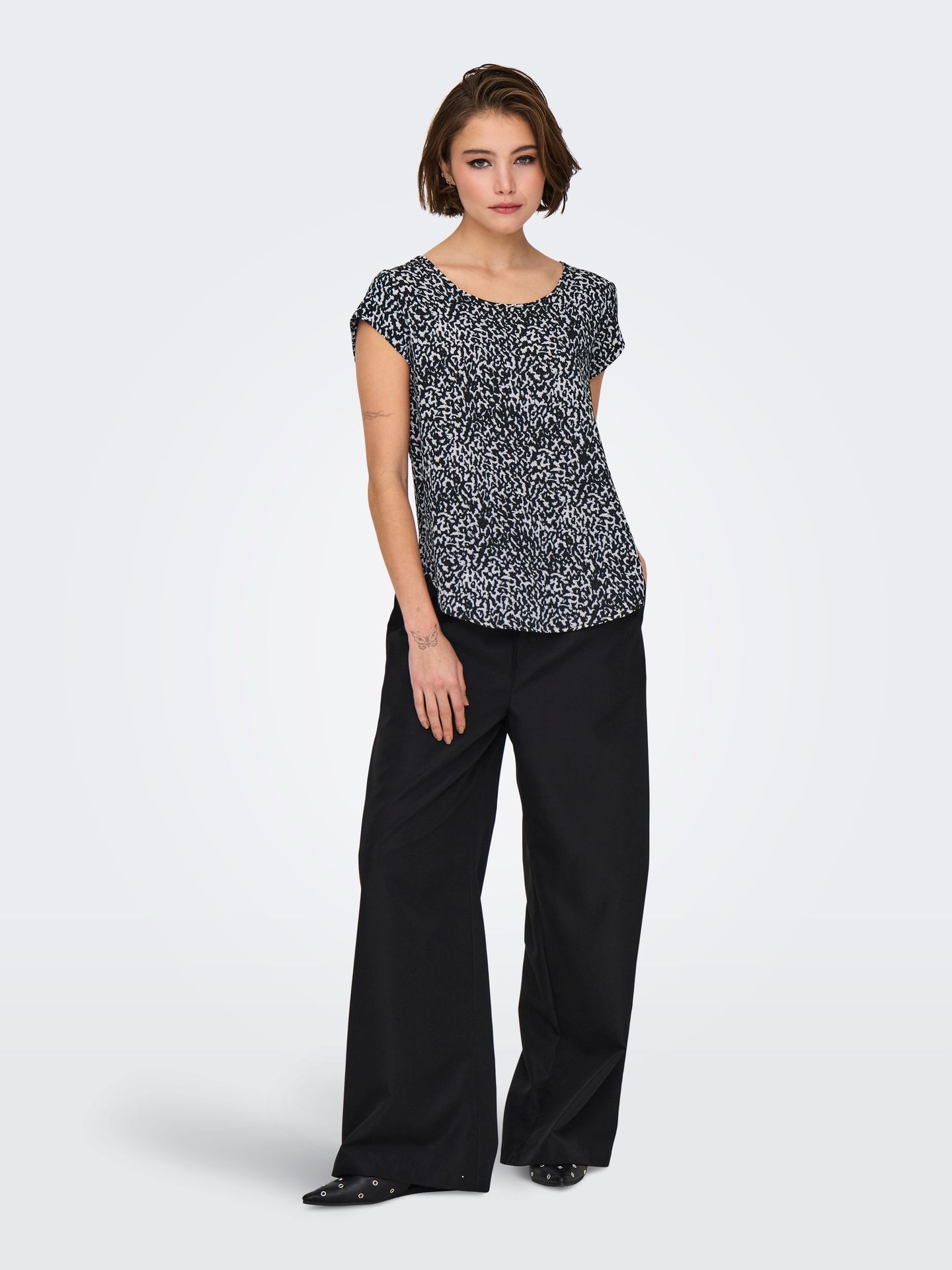Only ONLVIC S/S AOP TOP NOOS PTM Black/Noelle small graphic 2900154331044