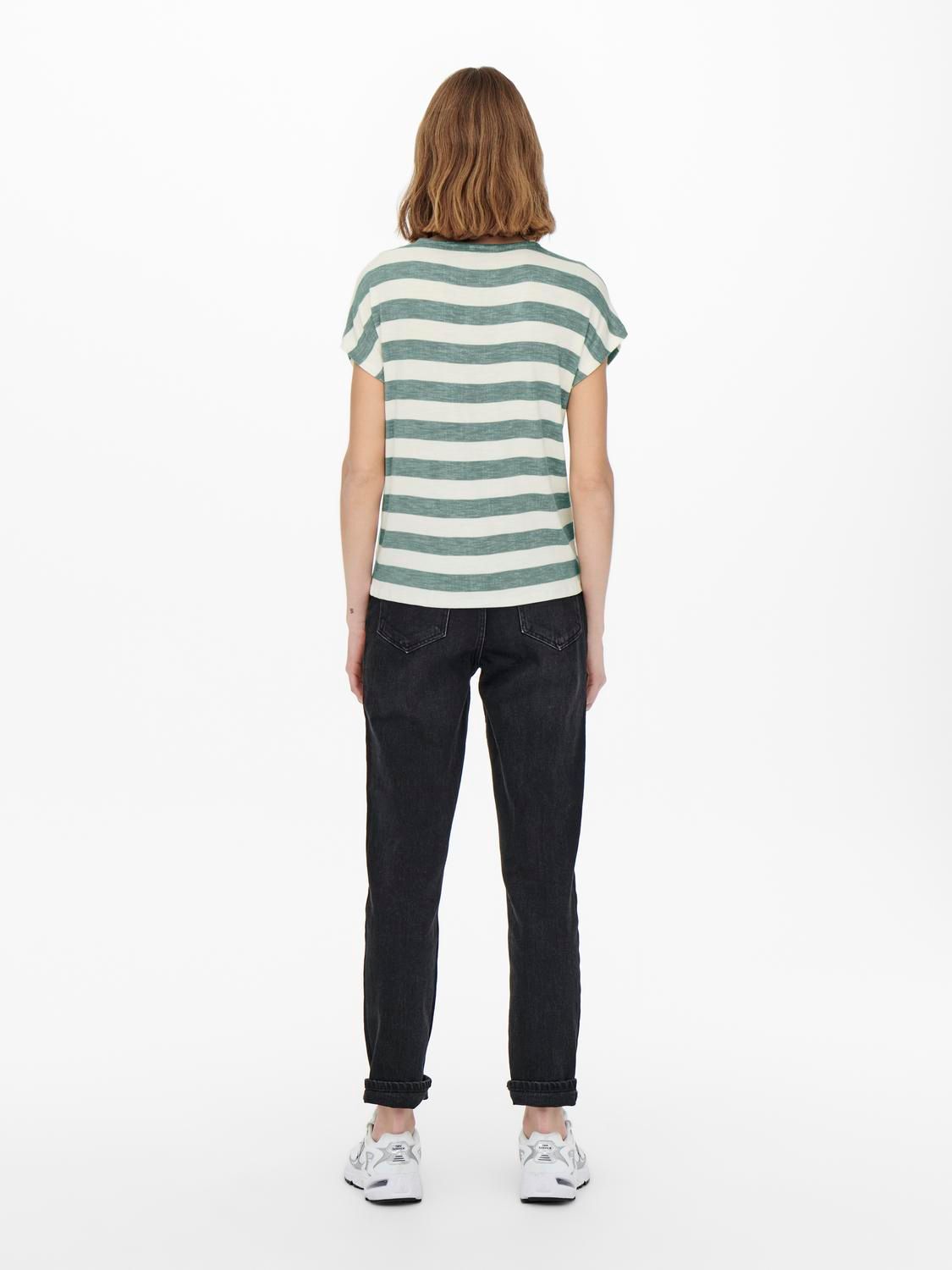 Only ONLLIRA LIFE S/S V-NECK TOP JRS Chinois Green/Cloud dancer 2900145055065