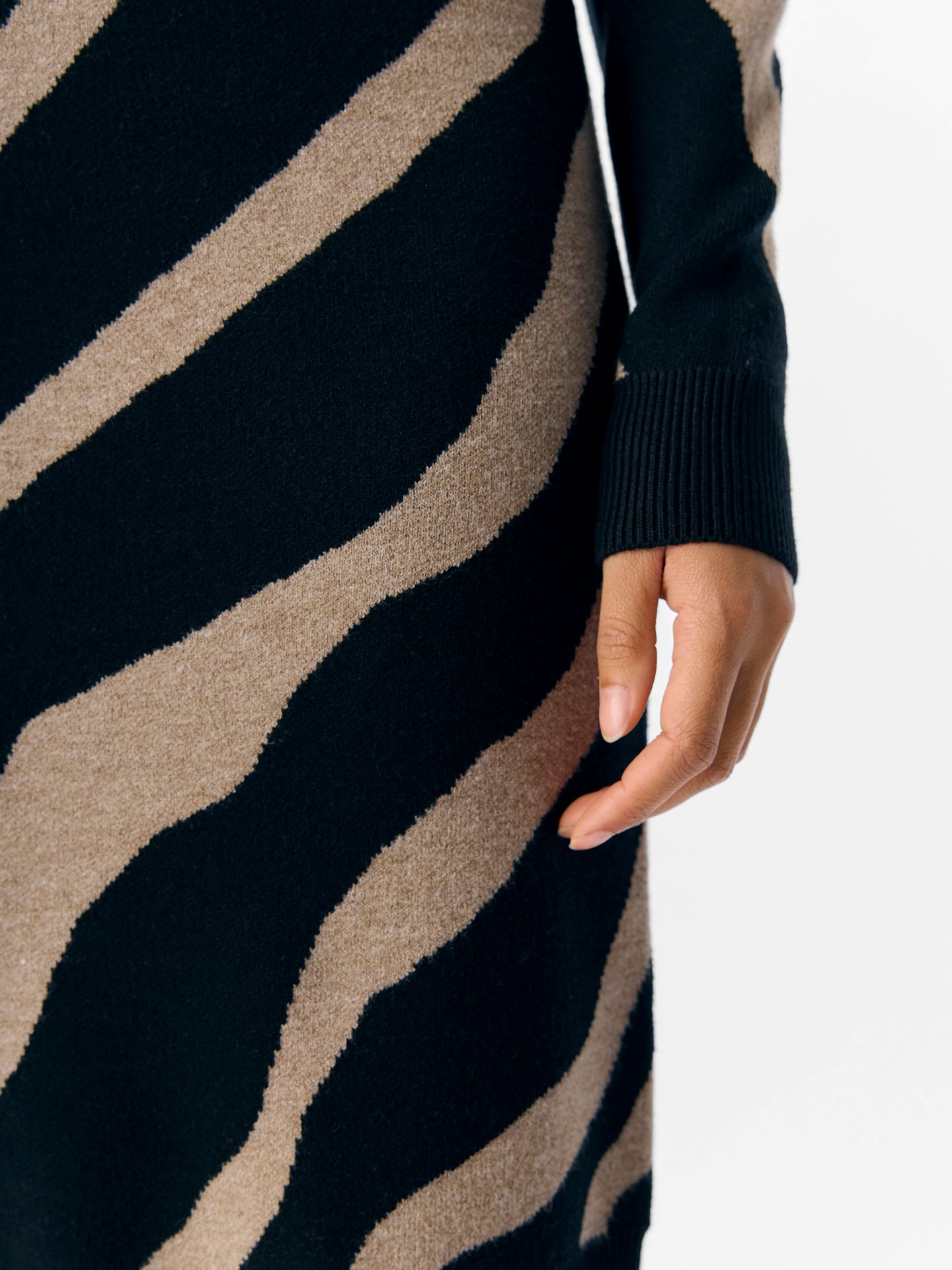 Object OBJRAY L/S  KNIT DRESS AOP NOOS Black/Desert taupe tiger graphic 2900159526032