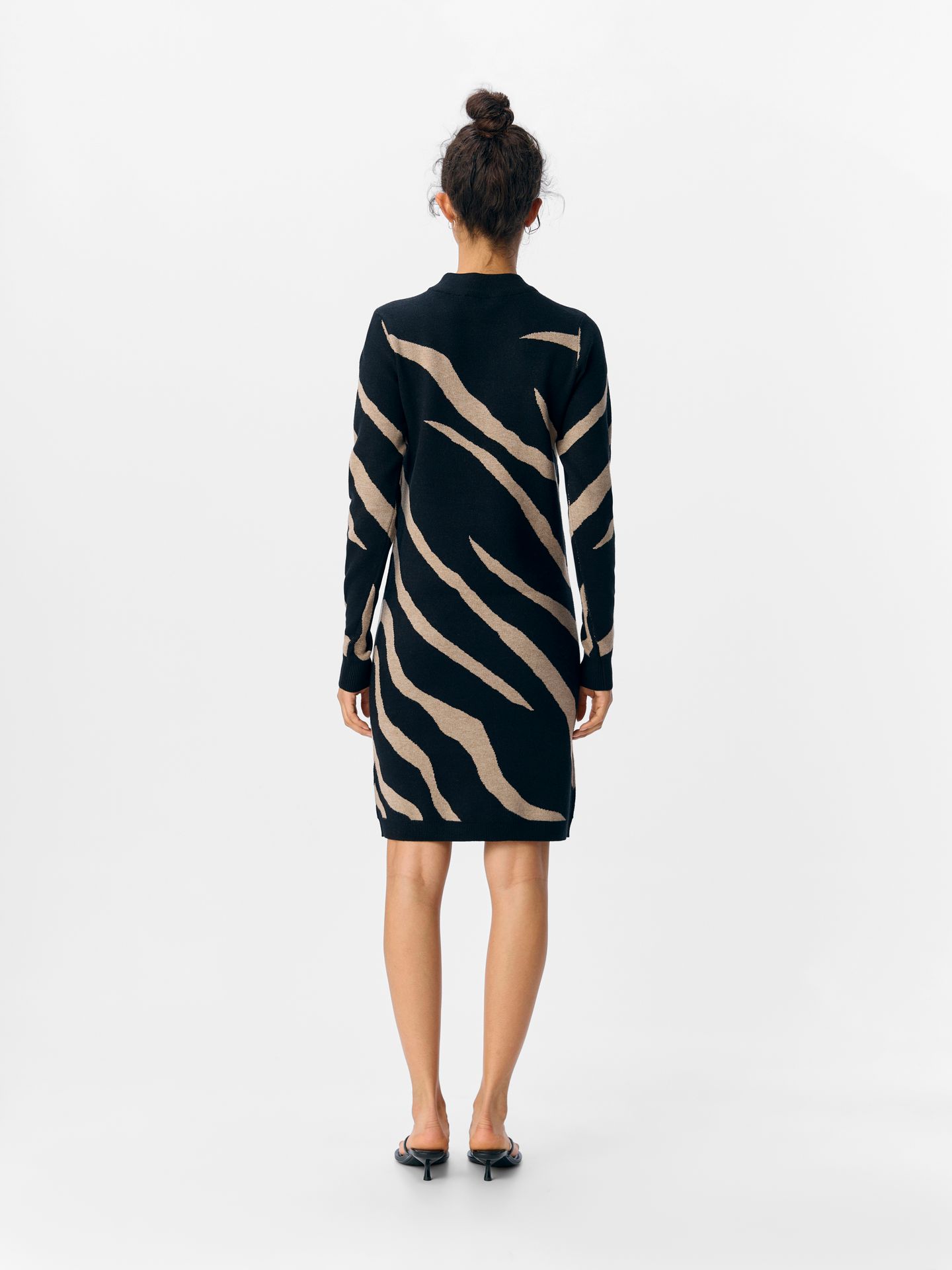 Object OBJRAY L/S  KNIT DRESS AOP NOOS Black/Desert taupe tiger graphic 2900159526032