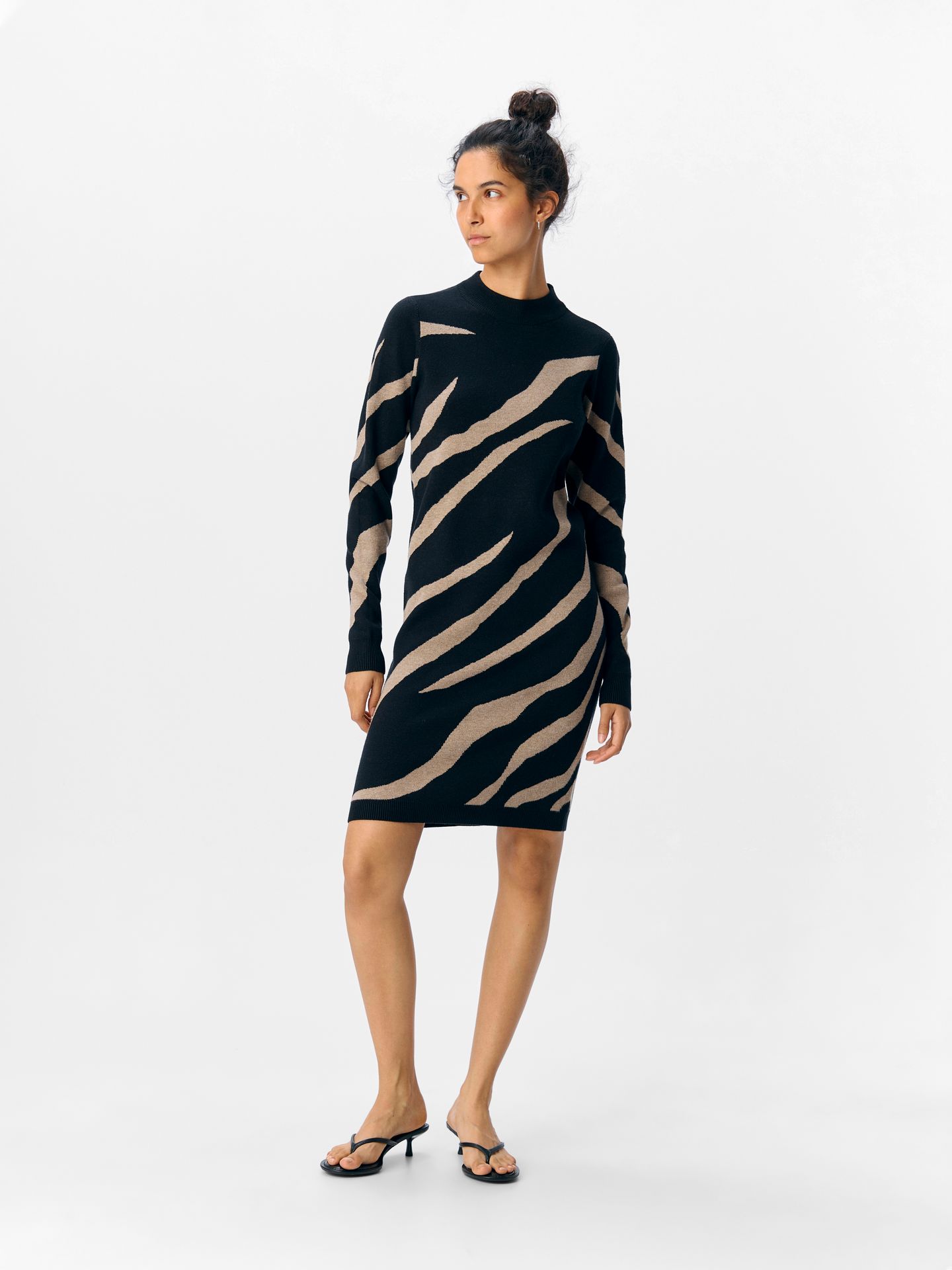 Object OBJRAY L/S  KNIT DRESS AOP NOOS Black/Desert taupe tiger graphic 2900159526032