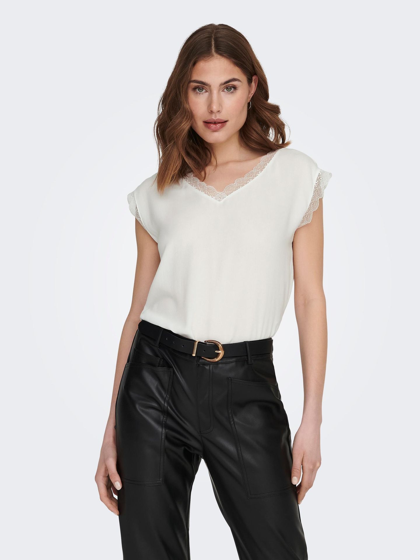 Only ONLJASMINA S/S V-NECK LACE TOP NOOS Cloud Dancer 2900136675029 Only ONLJASMINA S/S V-NECK LACE TOP NOOS Cloud Dancer 2900136675029