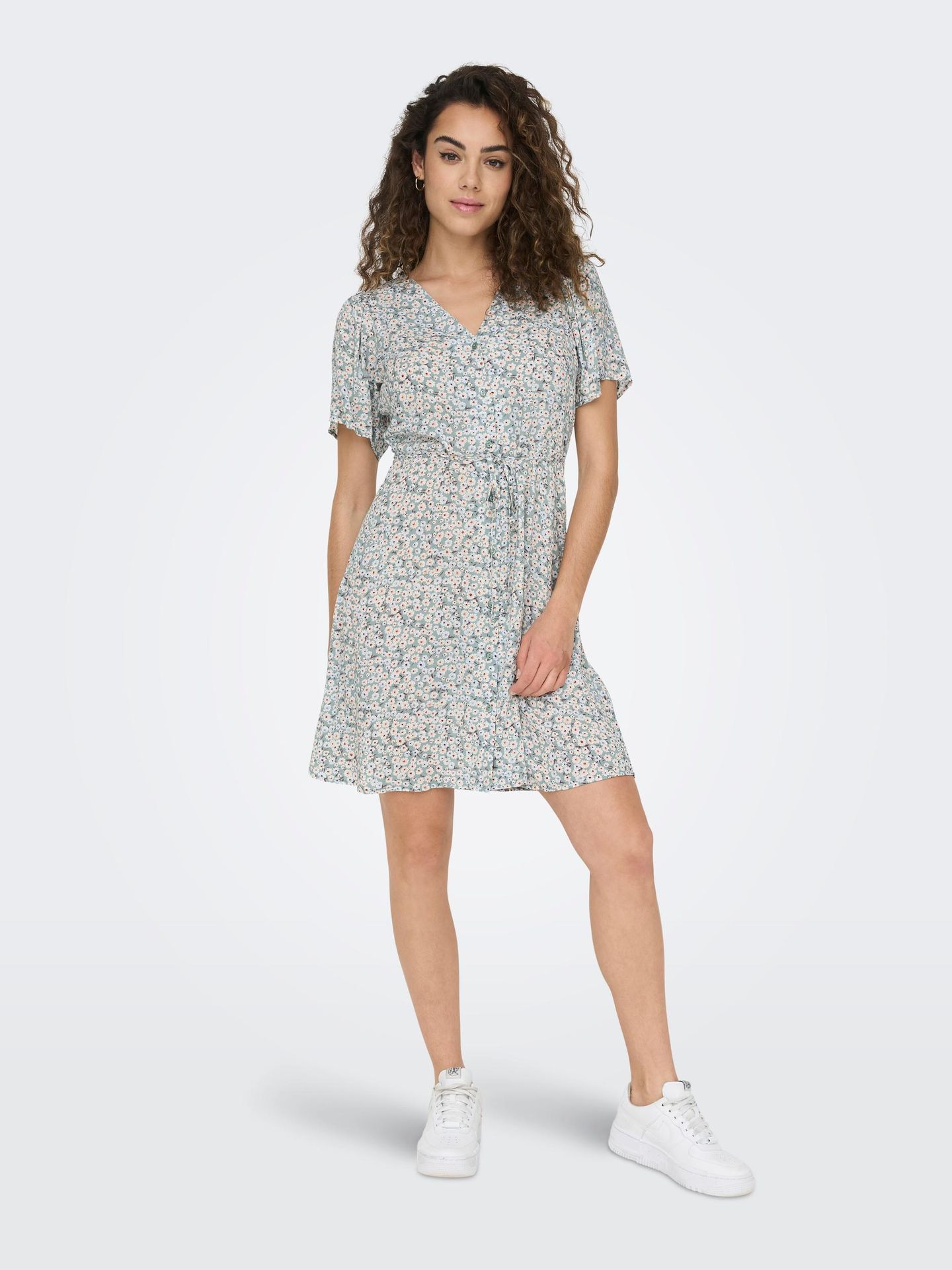 Only ONLEVIDA S/S SHORT DRESS WVN NOOS Gray Mist/FLOWER 2900138351037 Only ONLEVIDA S/S SHORT DRESS WVN NOOS Gray Mist/FLOWER 2900138351037