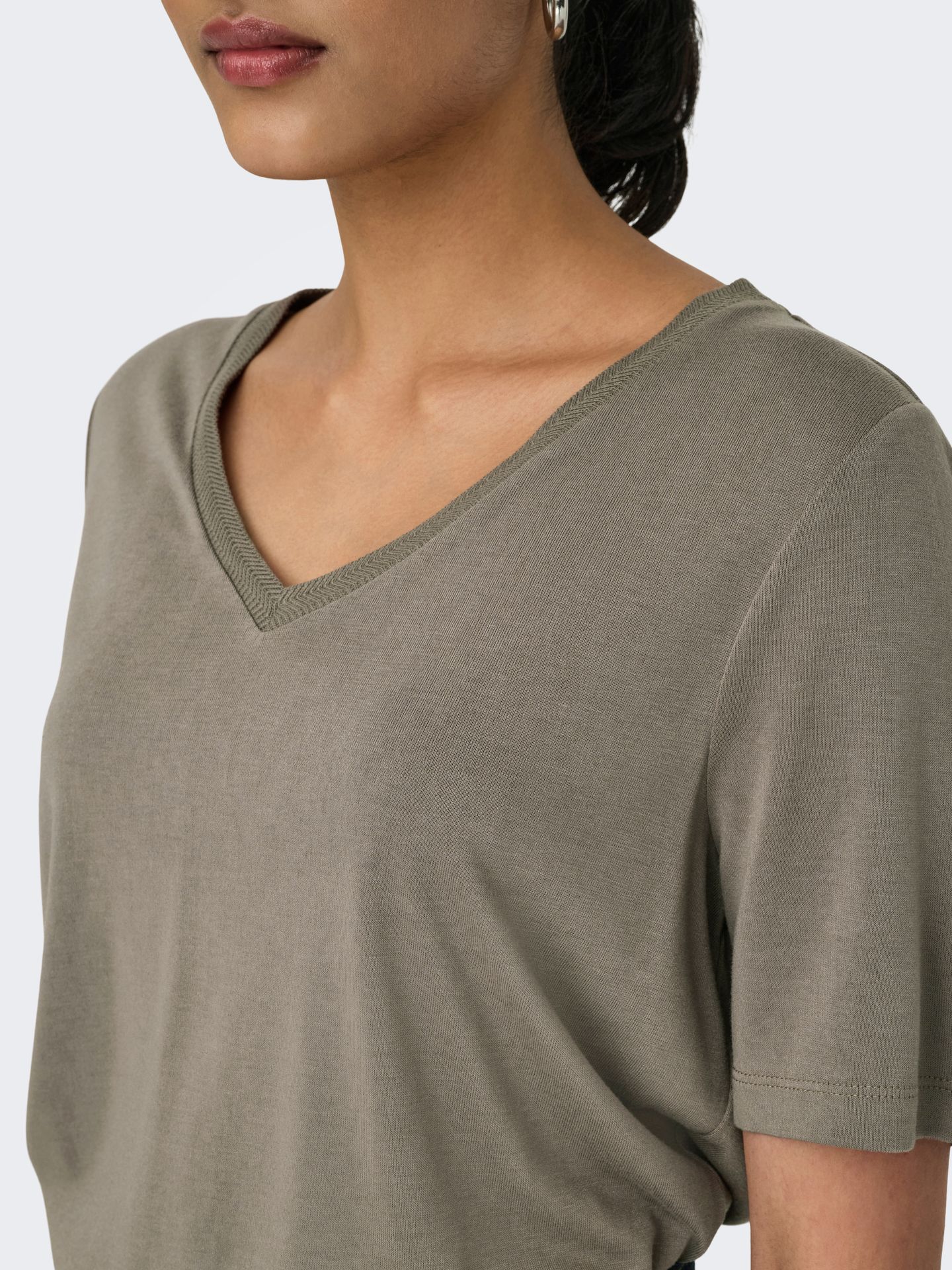 Only ONLELISE S/S V-NECK TOP JRS Walnut 2900156135046 Only ONLELISE S/S V-NECK TOP JRS Walnut 2900156135046