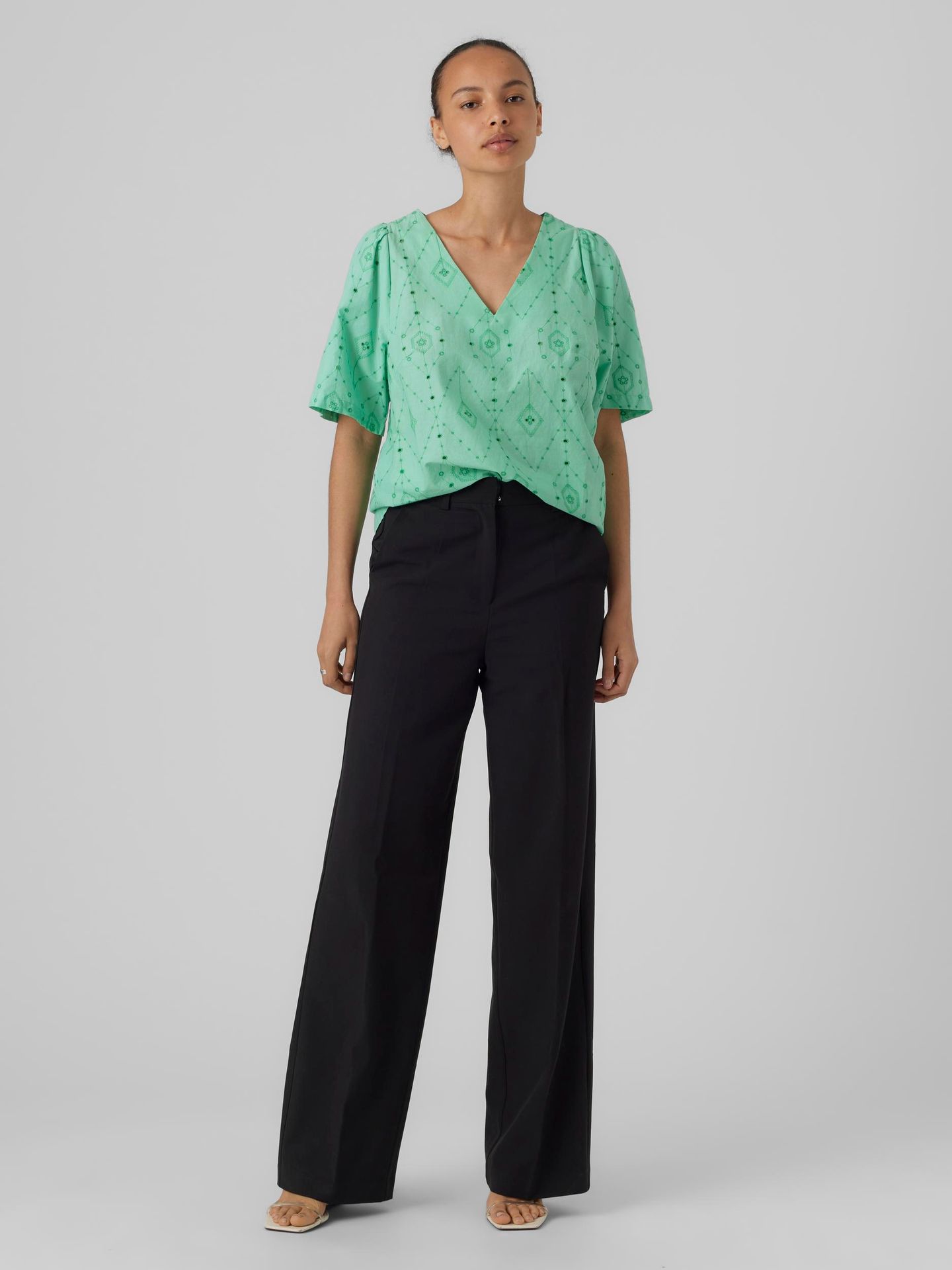 Vero Moda VMULINE S/S V-NECK TOP WVN BTQ Jade Cream/BRIGHT GREEN EMBROIDERY 00104496-EKA26011400001562