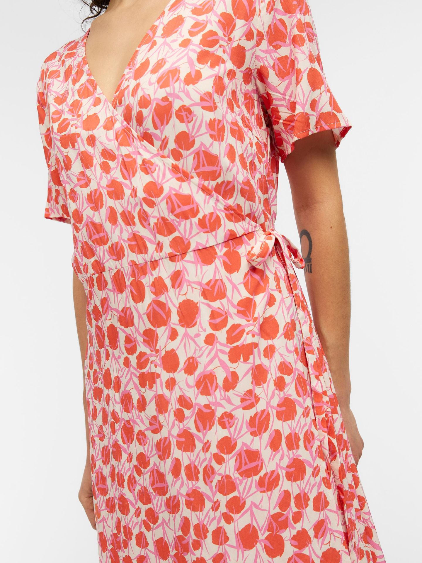 Object OBJEMA ELISE S/S LONG WRAP DRESS NO Sandshell/Hot coral/w. orchid flowe 2900140360010