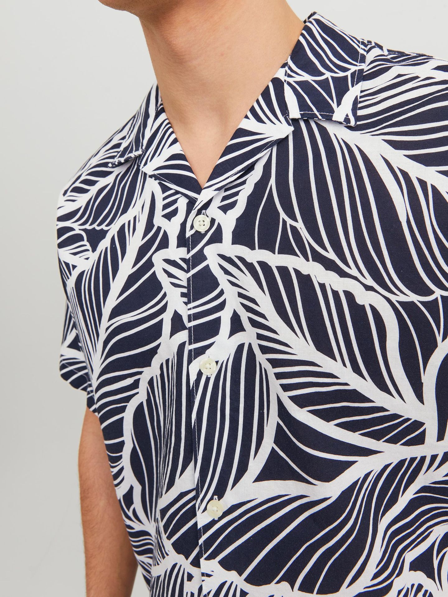 Jack & Jones JPRBLASUMMER LINEN LEAF RESORT SHIR Navy Blazer/SUPER SLIM 2900140586038 Jack & Jones JPRBLASUMMER LINEN LEAF RESORT SHIR Navy Blazer/SUPER SLIM 2900140586038