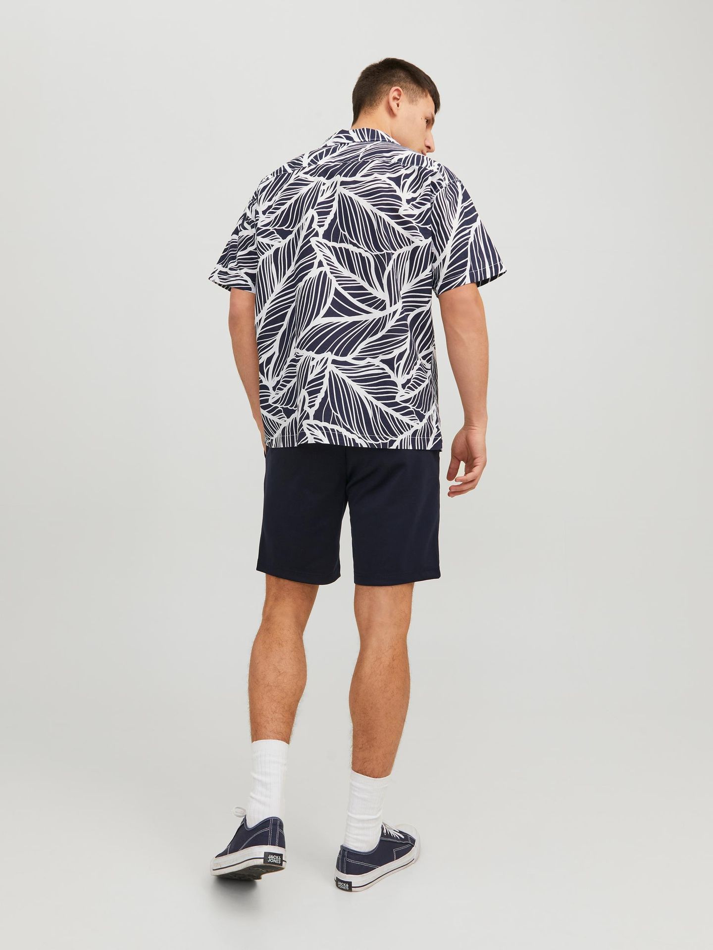 Jack & Jones JPRBLASUMMER LINEN LEAF RESORT SHIR Navy Blazer/SUPER SLIM 2900140586038 Jack & Jones JPRBLASUMMER LINEN LEAF RESORT SHIR Navy Blazer/SUPER SLIM 2900140586038