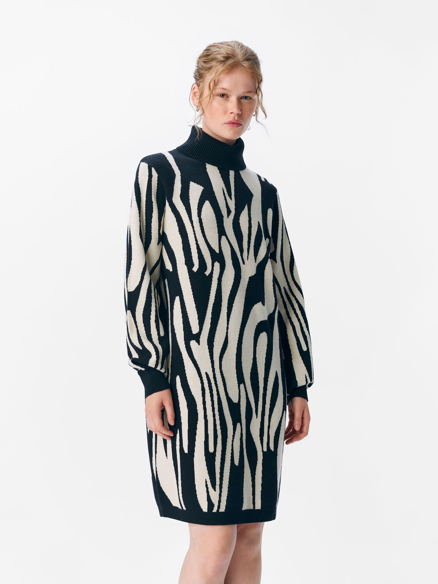 Object OBJRAY L/S KNIT ROLLNECK DRESS AOP Black/SANDSHELL ANIMAL 2900159573029