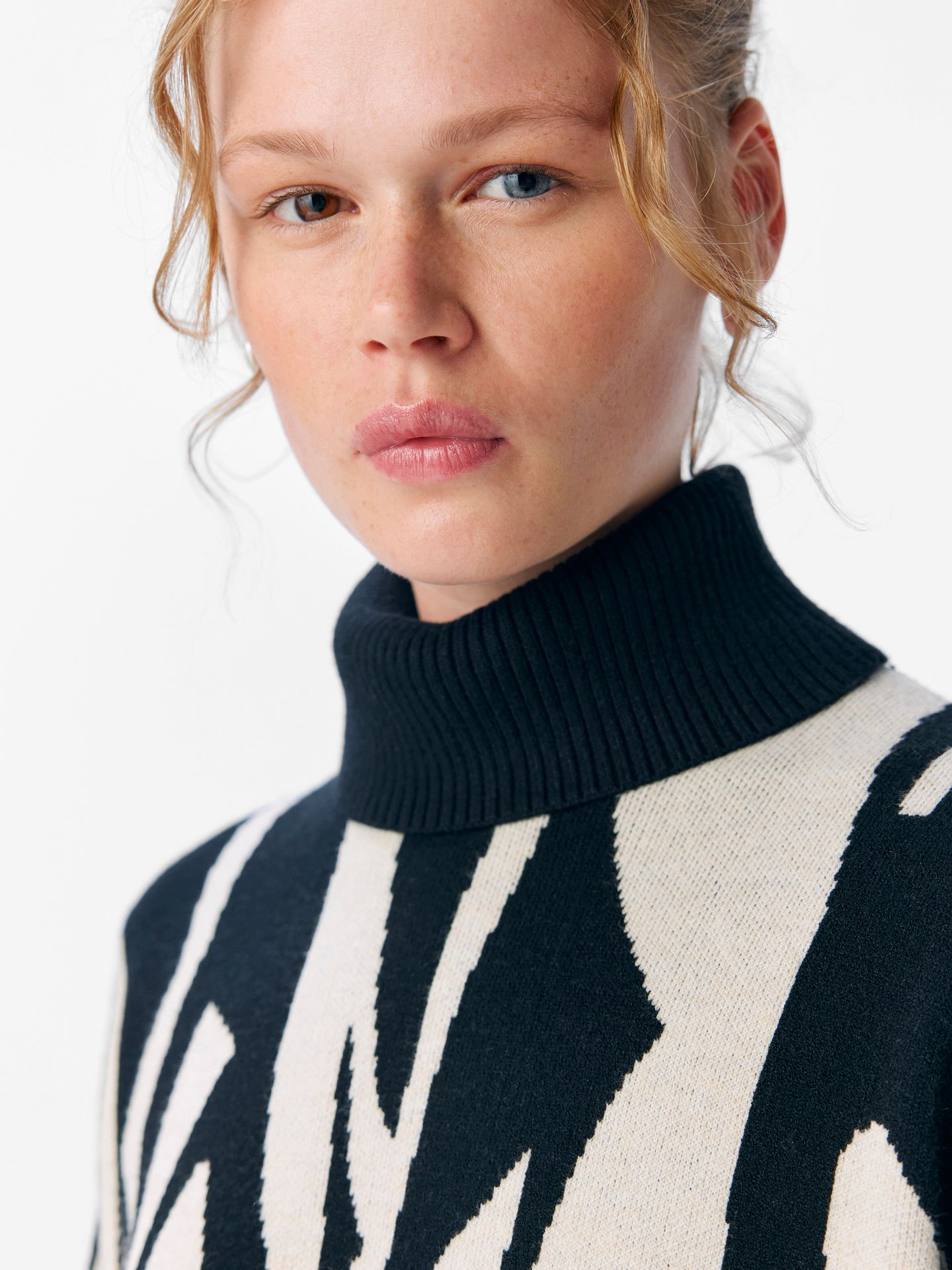 Object OBJRAY L/S KNIT ROLLNECK DRESS AOP Black/SANDSHELL ANIMAL 2900159573029