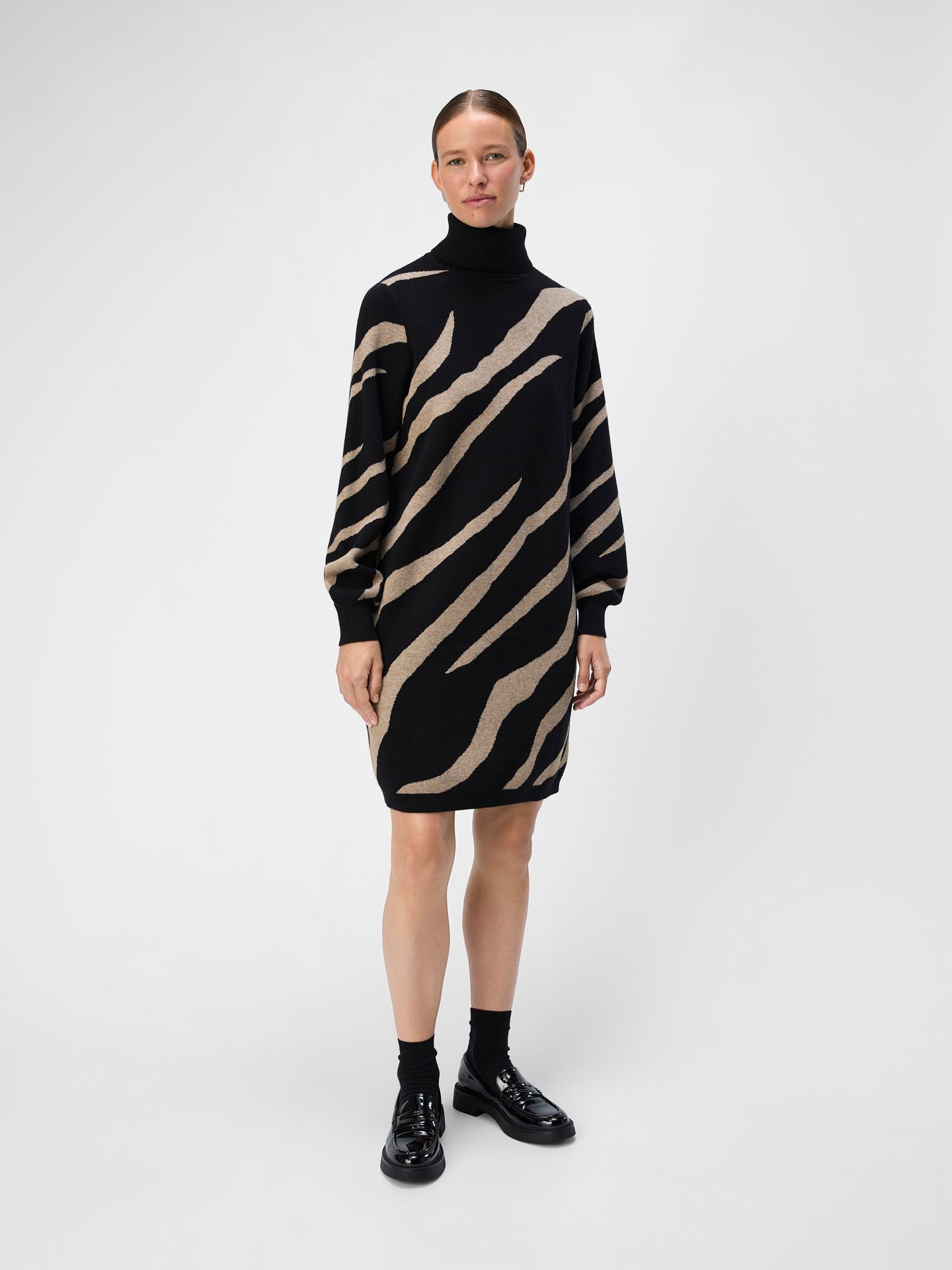 Object OBJRAY L/S KNIT ROLLNECK DRESS AOP Black/Desert taupe tiger graphic 2900151081027