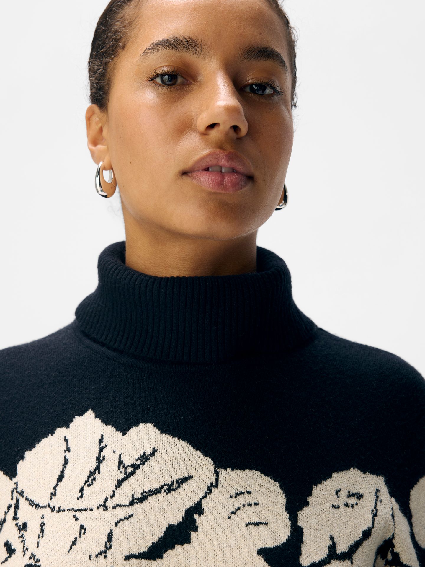 Object OBJRAY L/S KNIT ROLLNECK DRESS AOP Black/Sandshell flowers 2900158873052