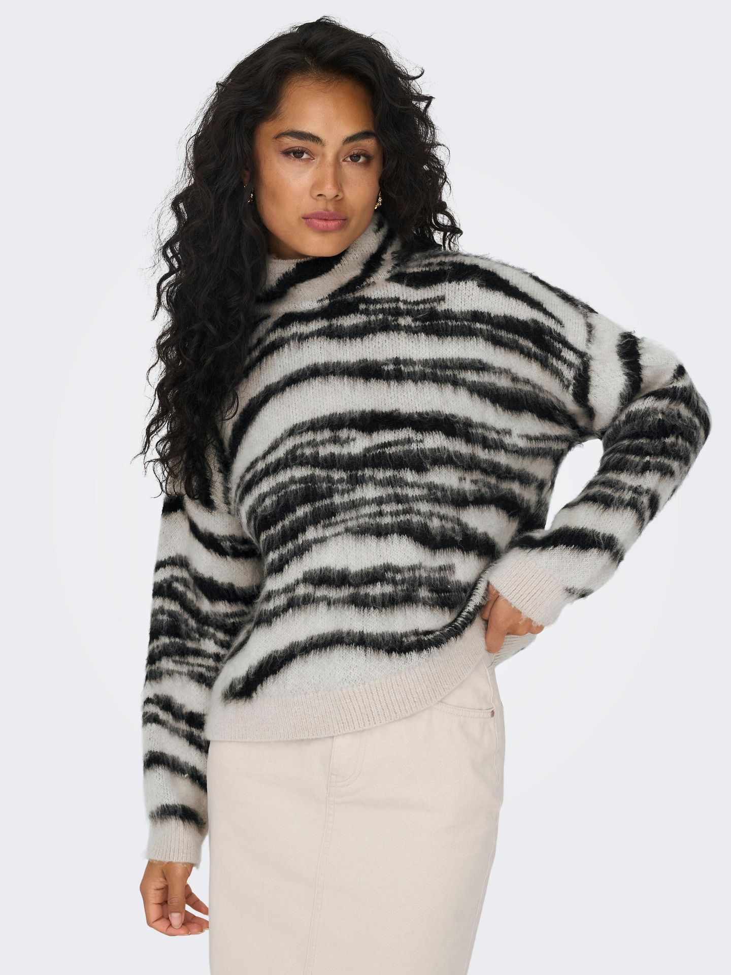 Only ONLWILD LS JQ HIGHNECK CC KNT Moonbeam/Black/Toasted Coconut 2900142993049