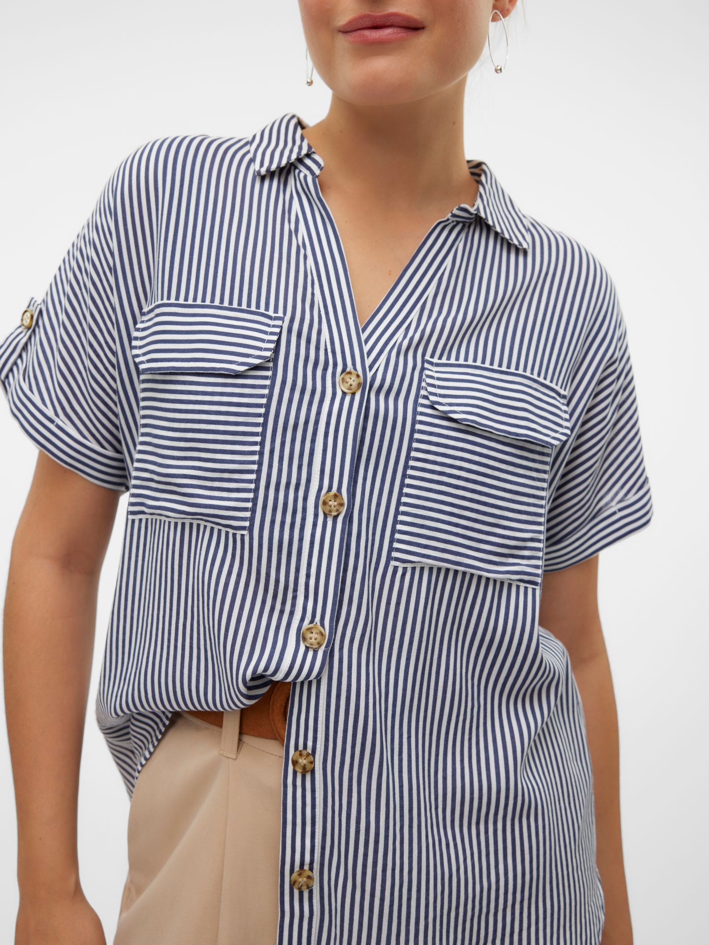 Vero Moda VMBUMPY S/S SHIRT WVN GA NOOS India Ink/Snow white 2900155658027