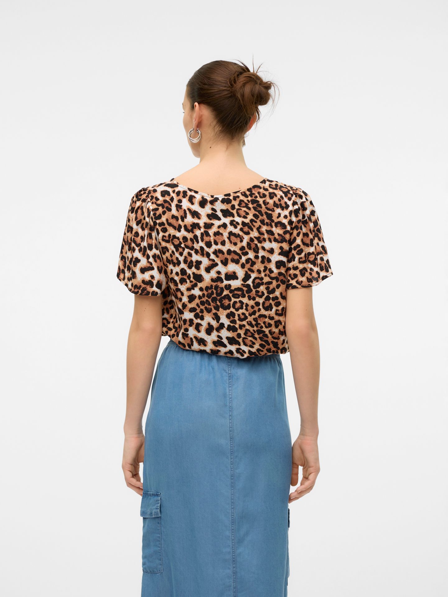 Vero Moda VMEASY JOY V-NECK SS BLOUSE WVN GA Tan/Leo 2900156098013