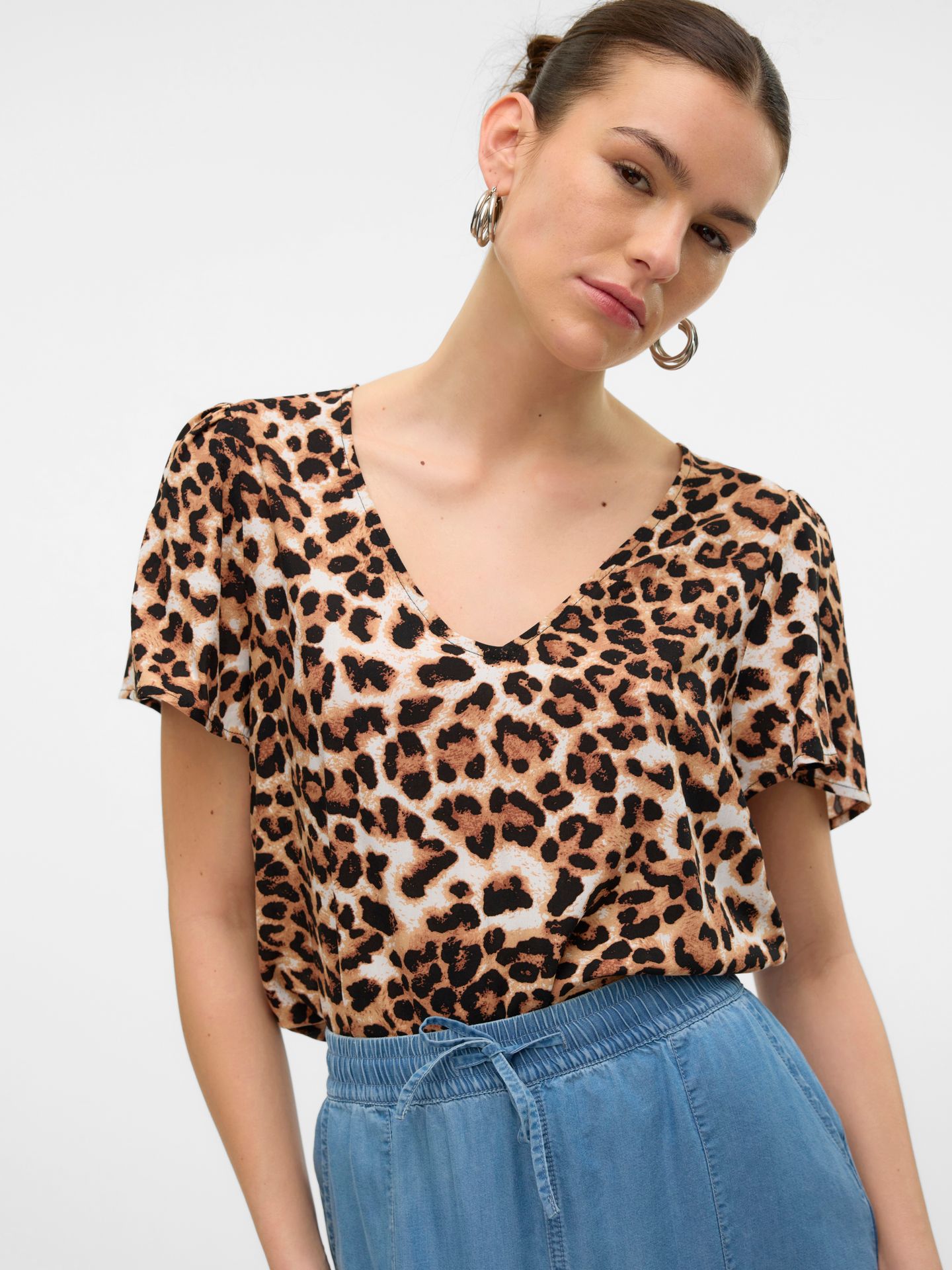 Vero Moda VMEASY JOY V-NECK SS BLOUSE WVN GA Tan/Leo 2900156098013