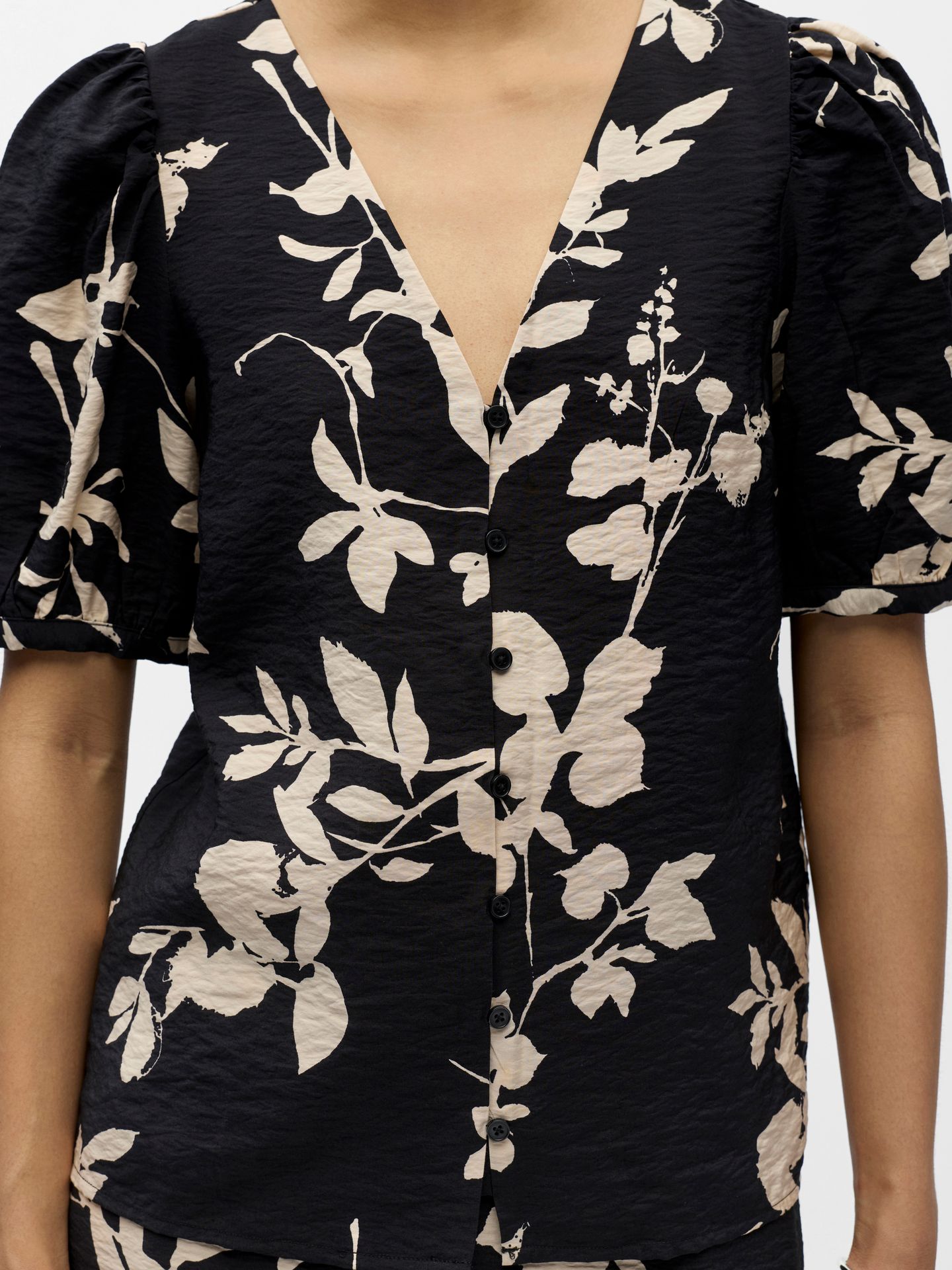 Object OBJJACIRA S/S V-NECK TOP NOOS Black/Desert taupe abstract flower 2900165913055