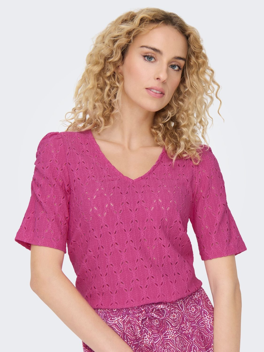 Only ONLROSA S/S V-NECK PUFF TOP JRS Raspberry Rose 2900147994027 Only ONLROSA S/S V-NECK PUFF TOP JRS Raspberry Rose 2900147994027