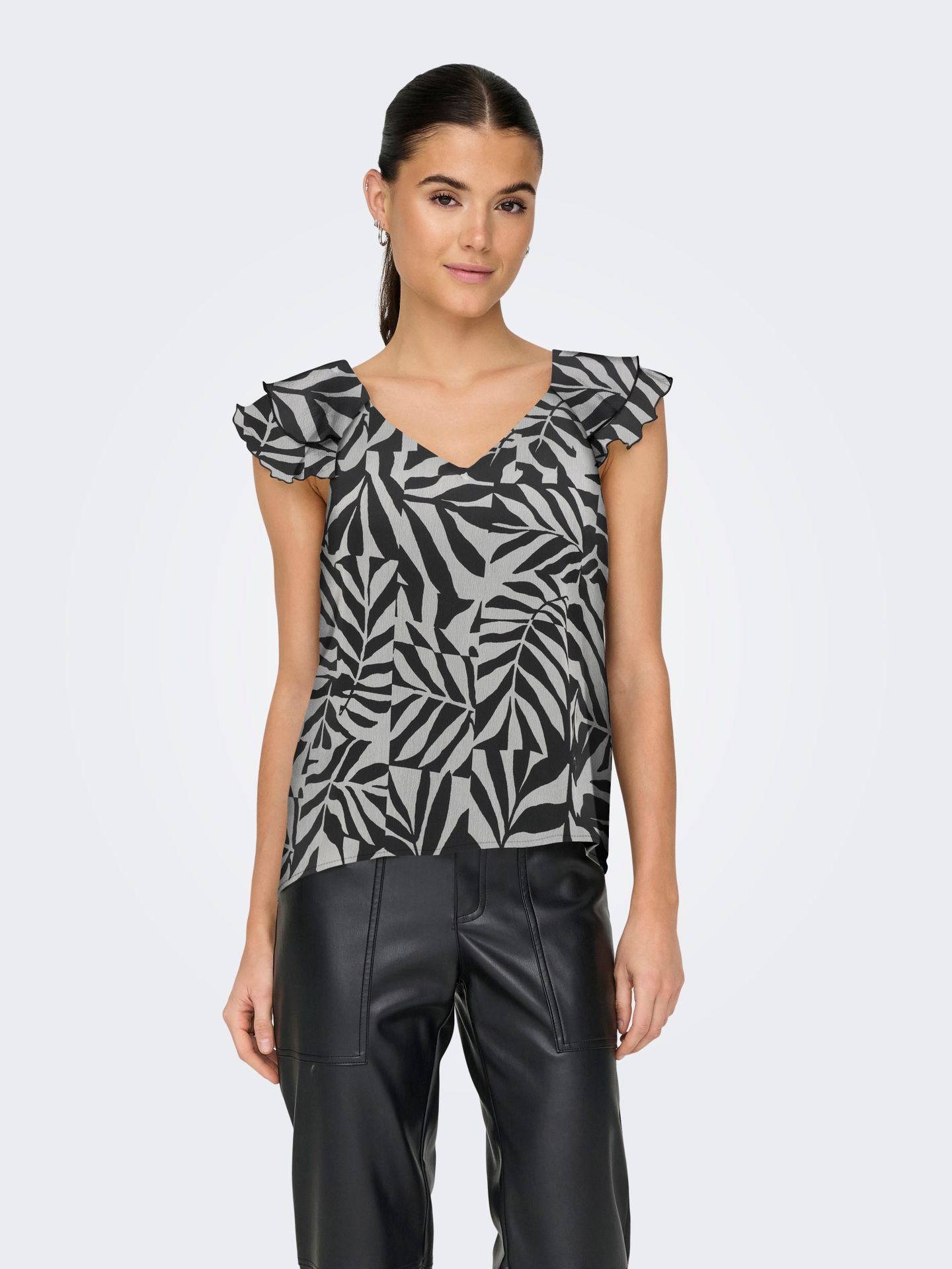 Only ONLASTA LIFE CAPSLEEVE V-NECK TOP P Black/Monochrome leafy 2900156476019