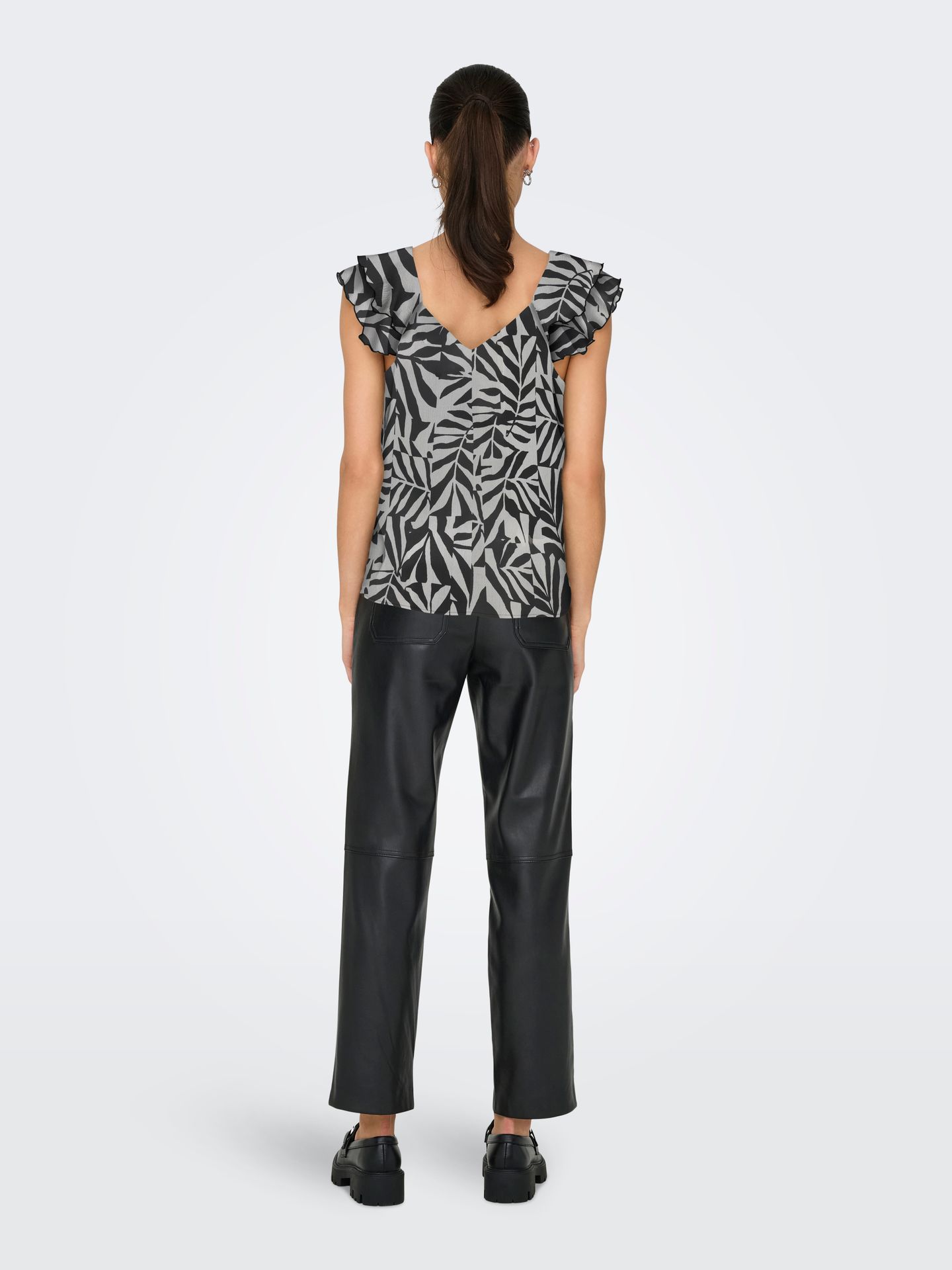 Only ONLASTA LIFE CAPSLEEVE V-NECK TOP P Black/Monochrome leafy 2900156476019