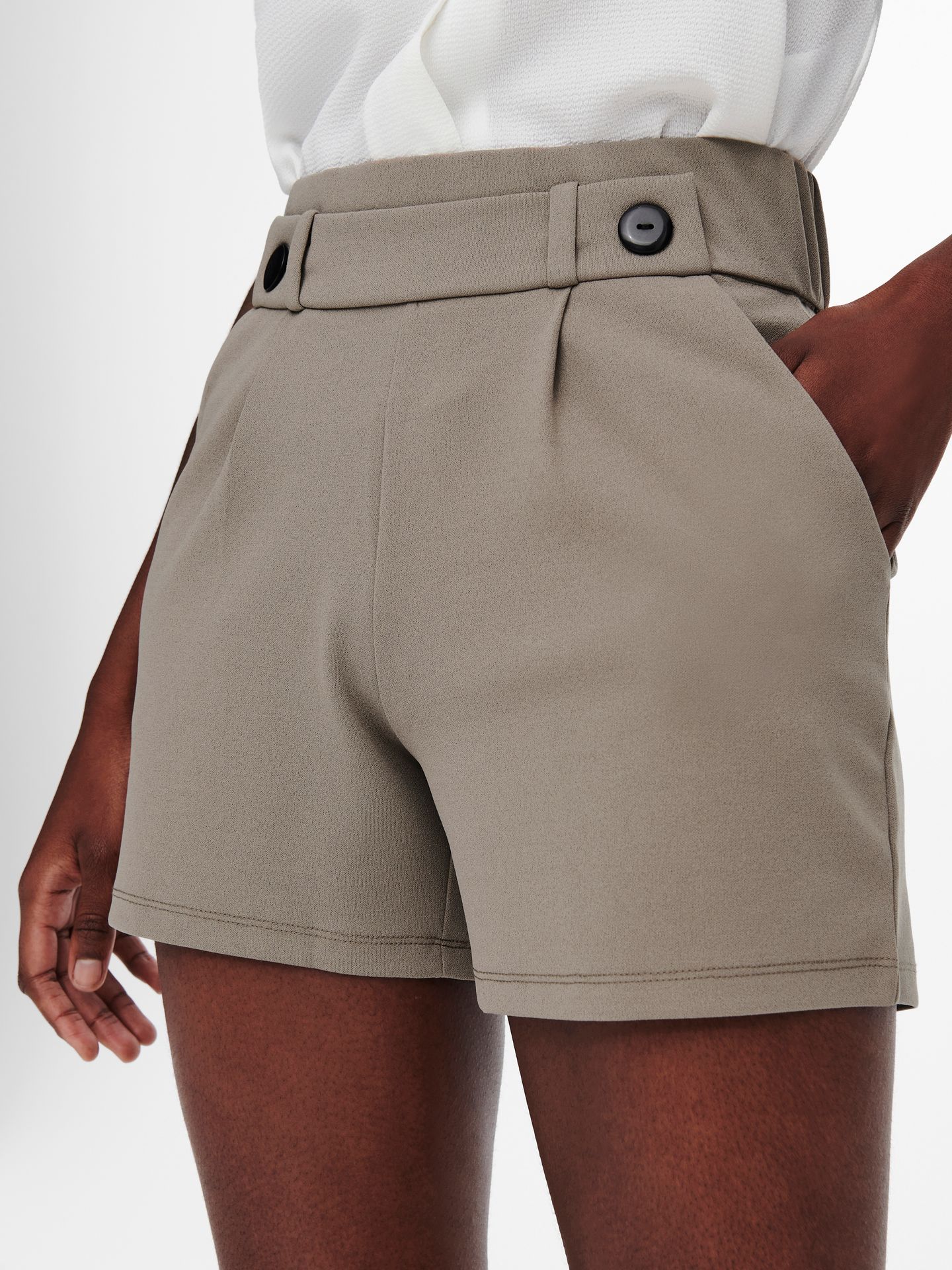 JDY JDYGEGGO SHORTS JRS NOOS Driftwood/BLACK BUTTON 2900164062051