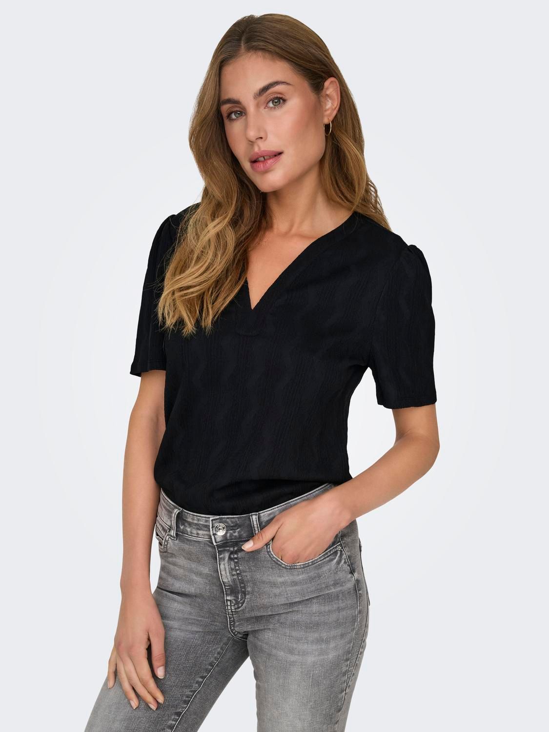 Only ONLDIA S/S V-NECK PLEAT TOP CS JRS Black 2900149167047 Only ONLDIA S/S V-NECK PLEAT TOP CS JRS Black 2900149167047