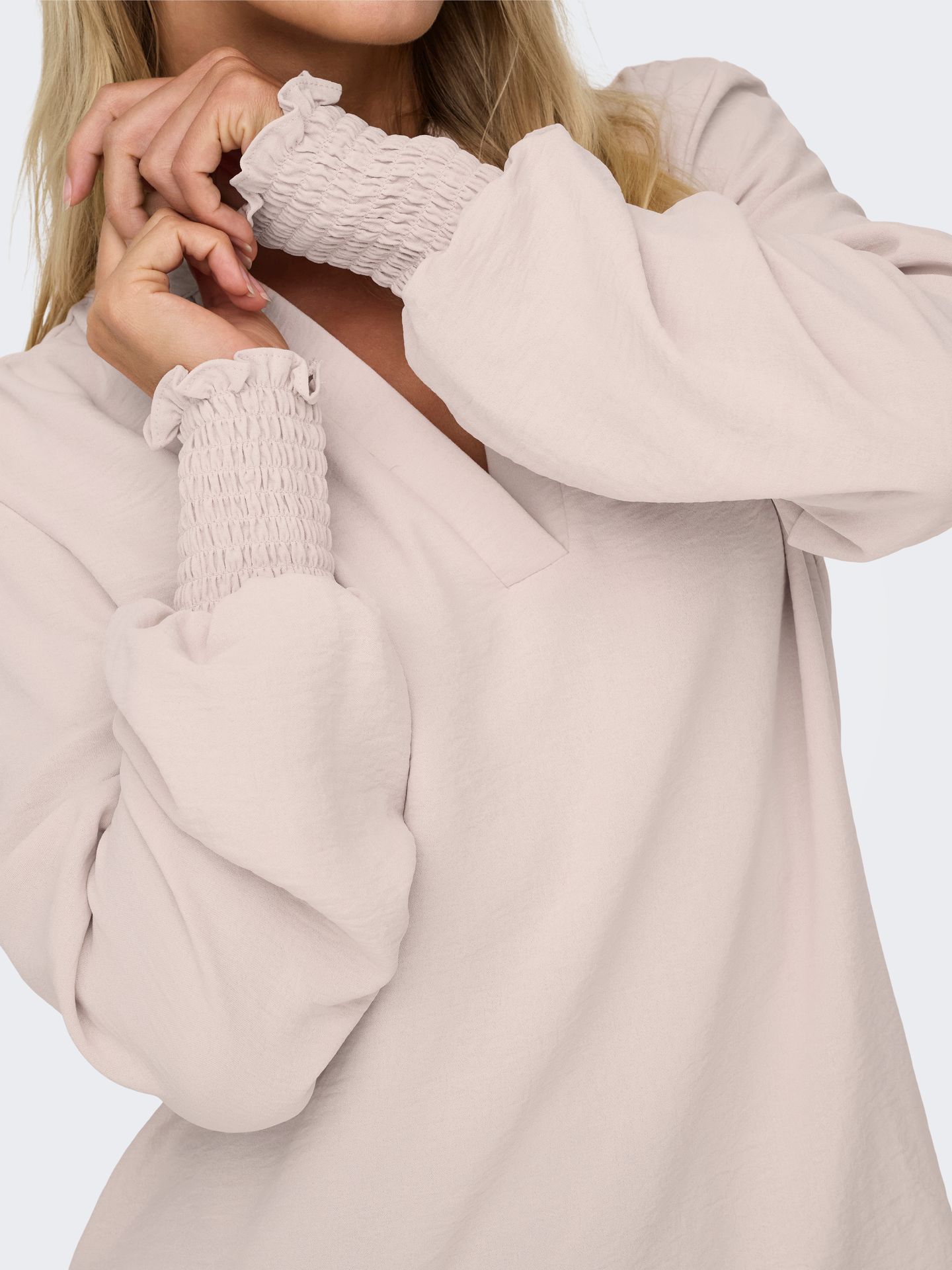 Only ONLMETTE V-NECK LS SMOCK TOP NOOS W Gray Morn 2900149834031