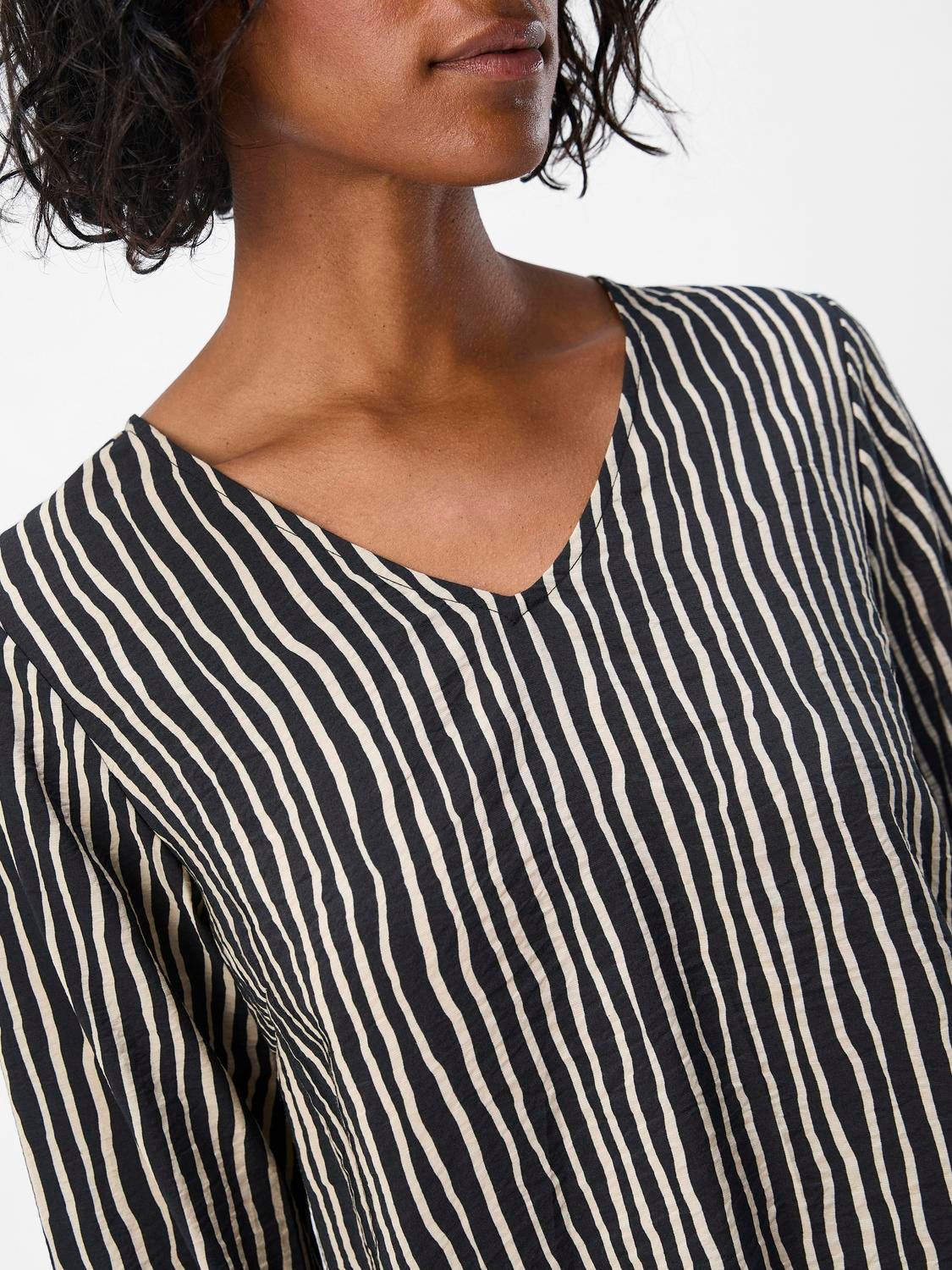 Object OBJJACIRA L/S V-NECK TOP NOOS Black/Sandshell vertical col 2900149969023