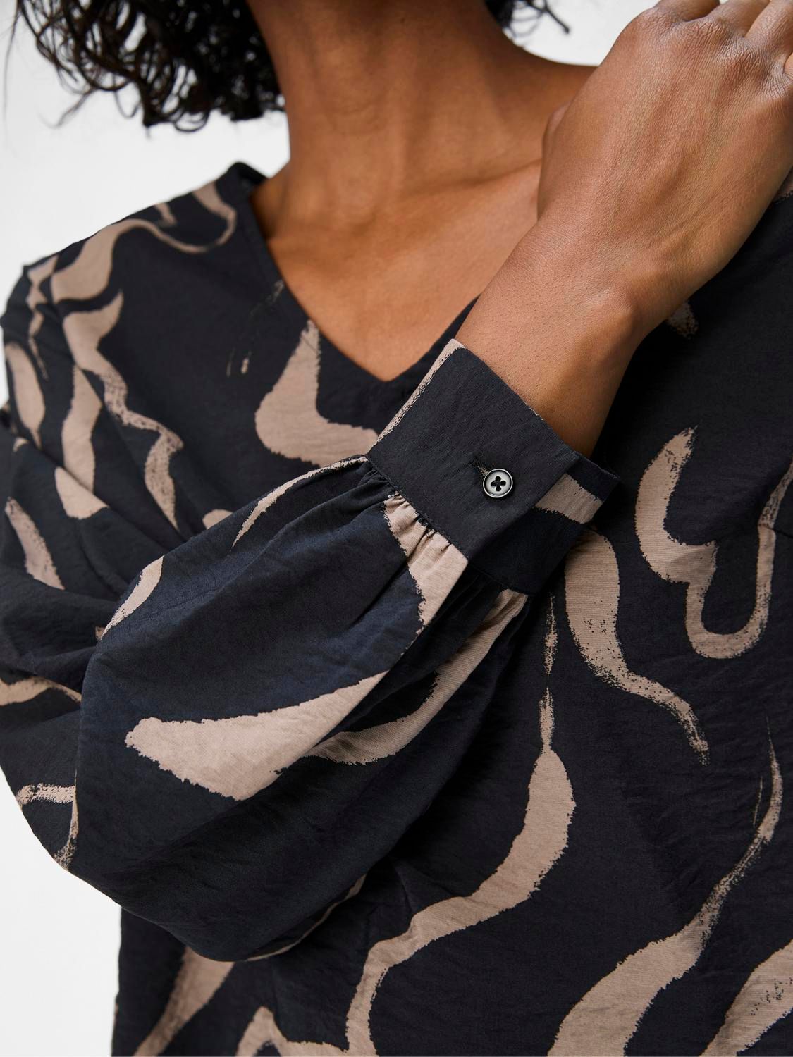 Object OBJJACIRA L/S V-NECK TOP NOOS Black/Desert taupe abstract flower 2900149982022