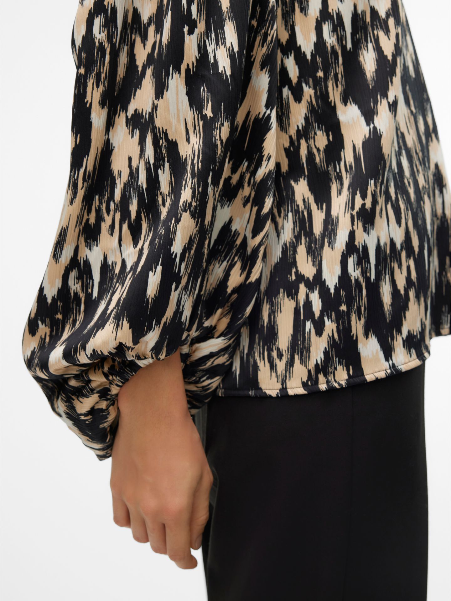 Vero Moda VMMINA L/S V-NECK TOP WVN BTQ GA Black/COATED 2900149996012