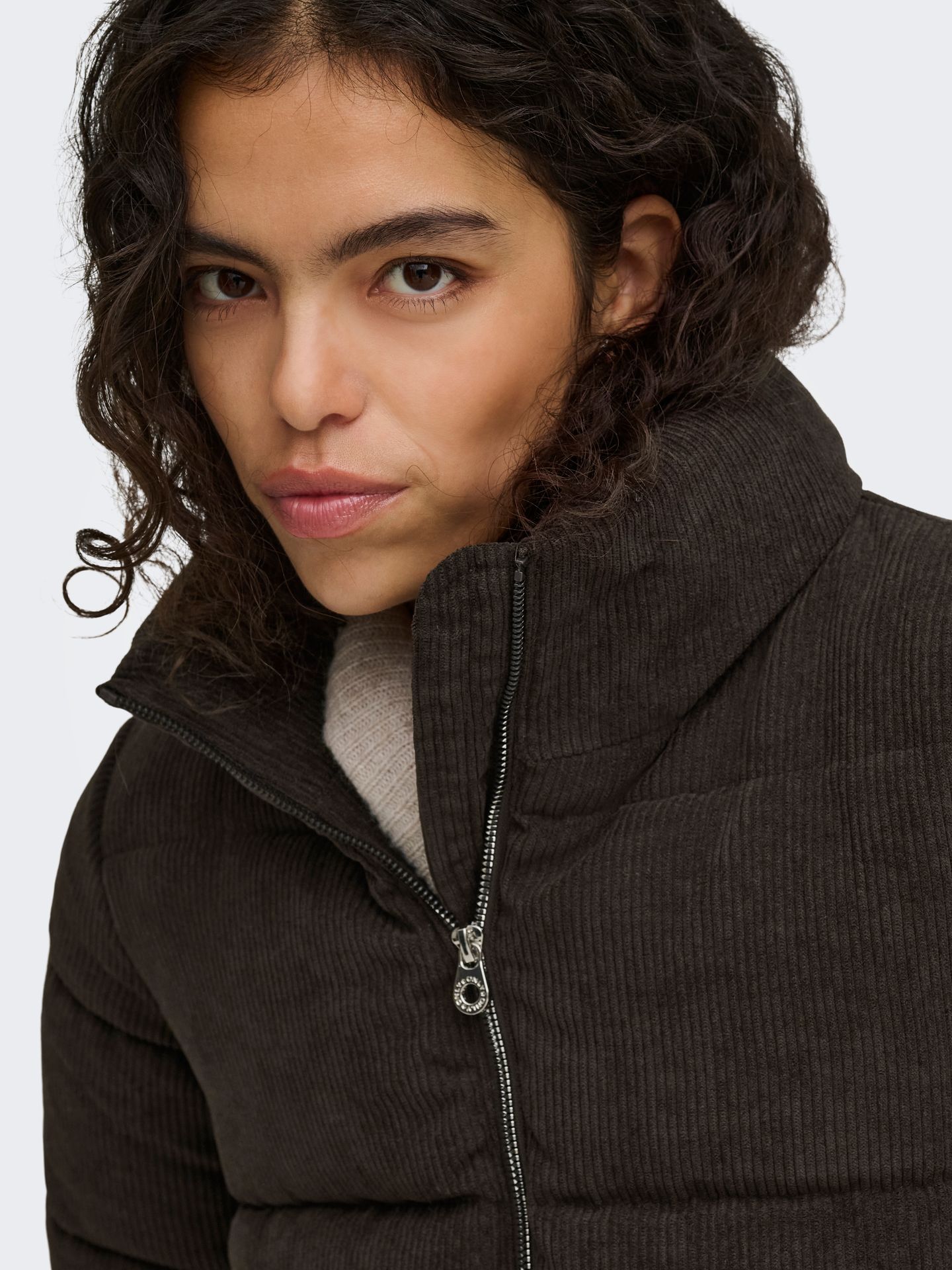 Only ONLNEWDOLLY CORDUROY PUFFER OTW NOO Chocolate Torte/CLOUD DANCER 2900169777035