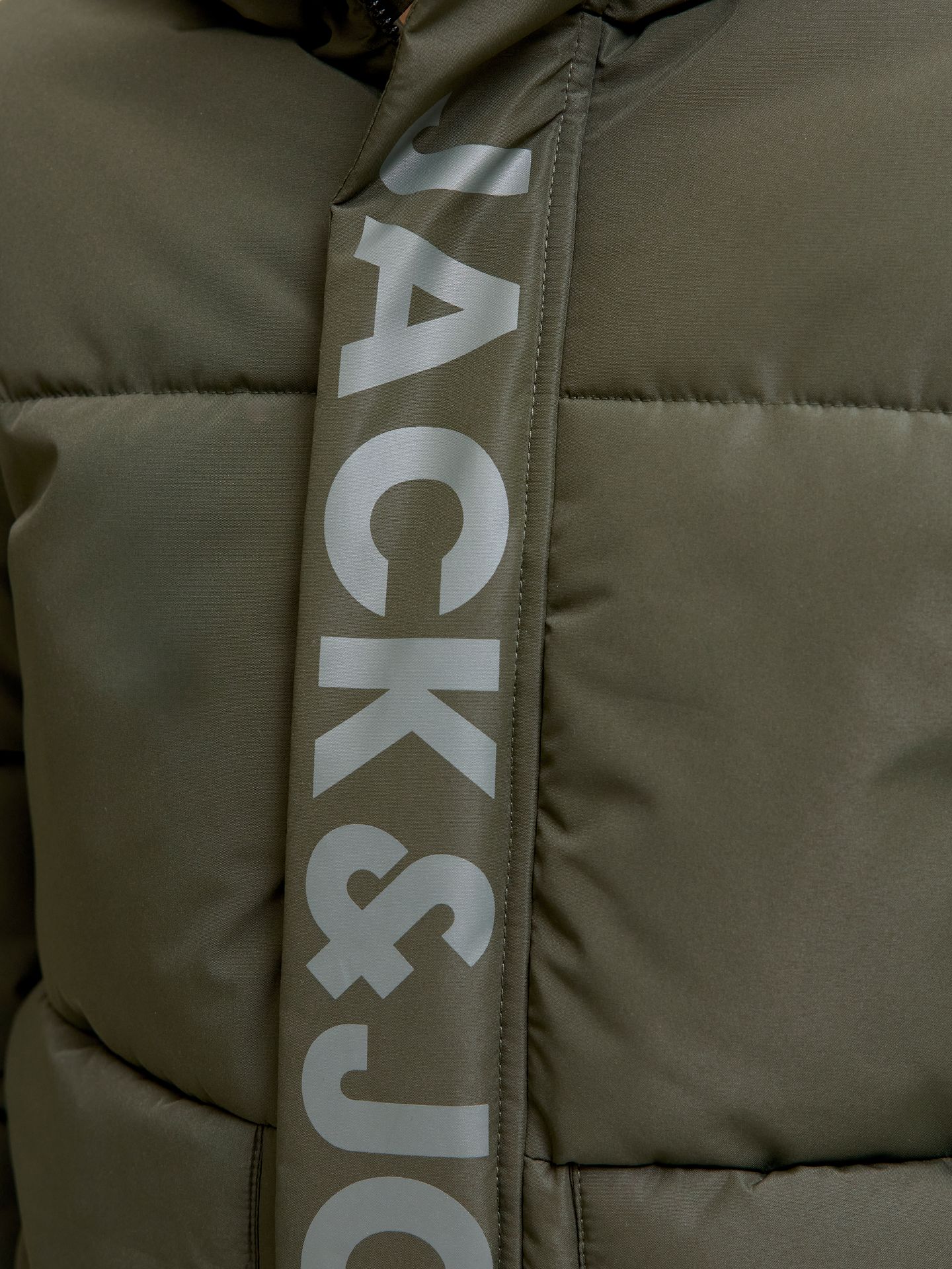 Jack & Jones JCOSPEED PUFFER SN JNR Duffel Bag/TONE IN TONE LOGO CHEST 2900152549038