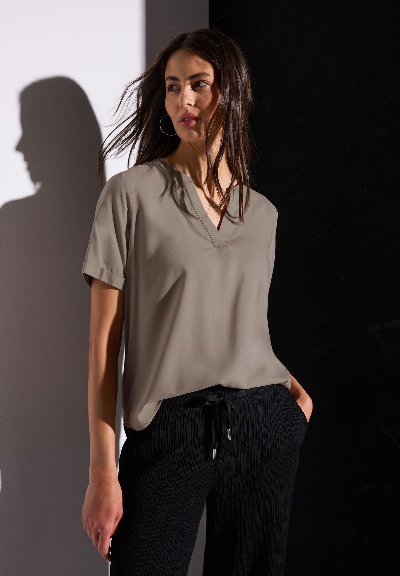 Street-One A345525 QR Splitneck blouse w turn- vintage stone 00111243-EKA19000200000703