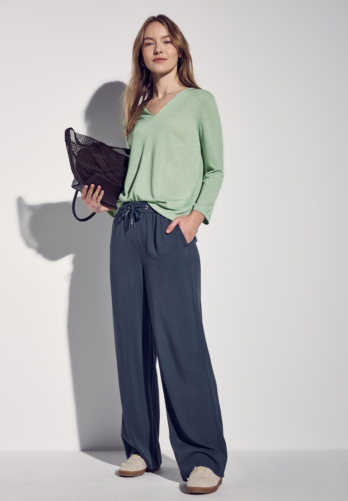 Street-One A322911 linen look v-neck shirt milky green mel. 2900152658068