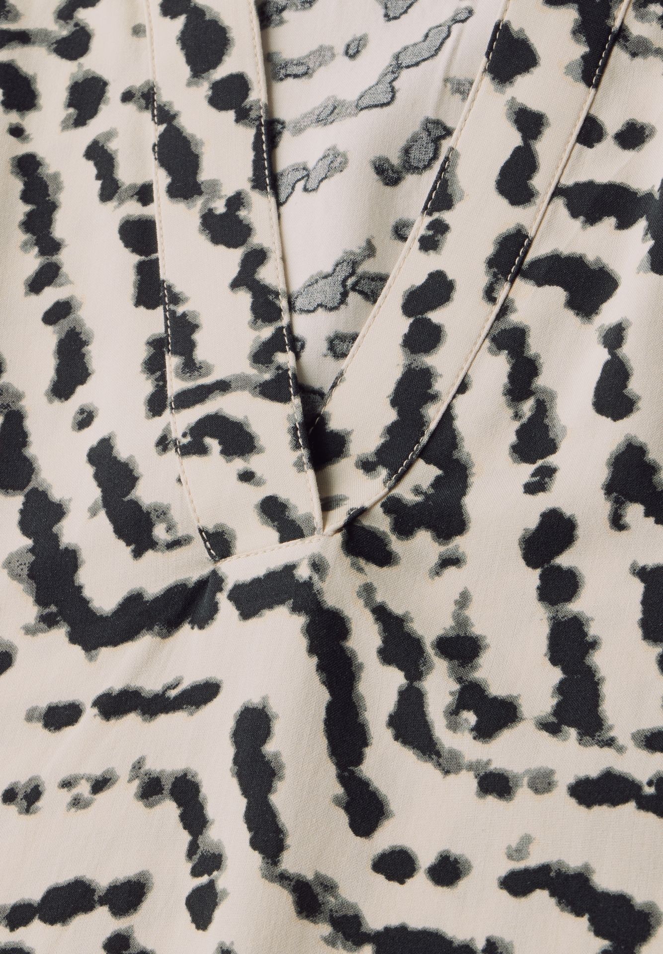 Street-One A345627 LTD QR Splitneck blouse w t moonstone sand 2900152861048