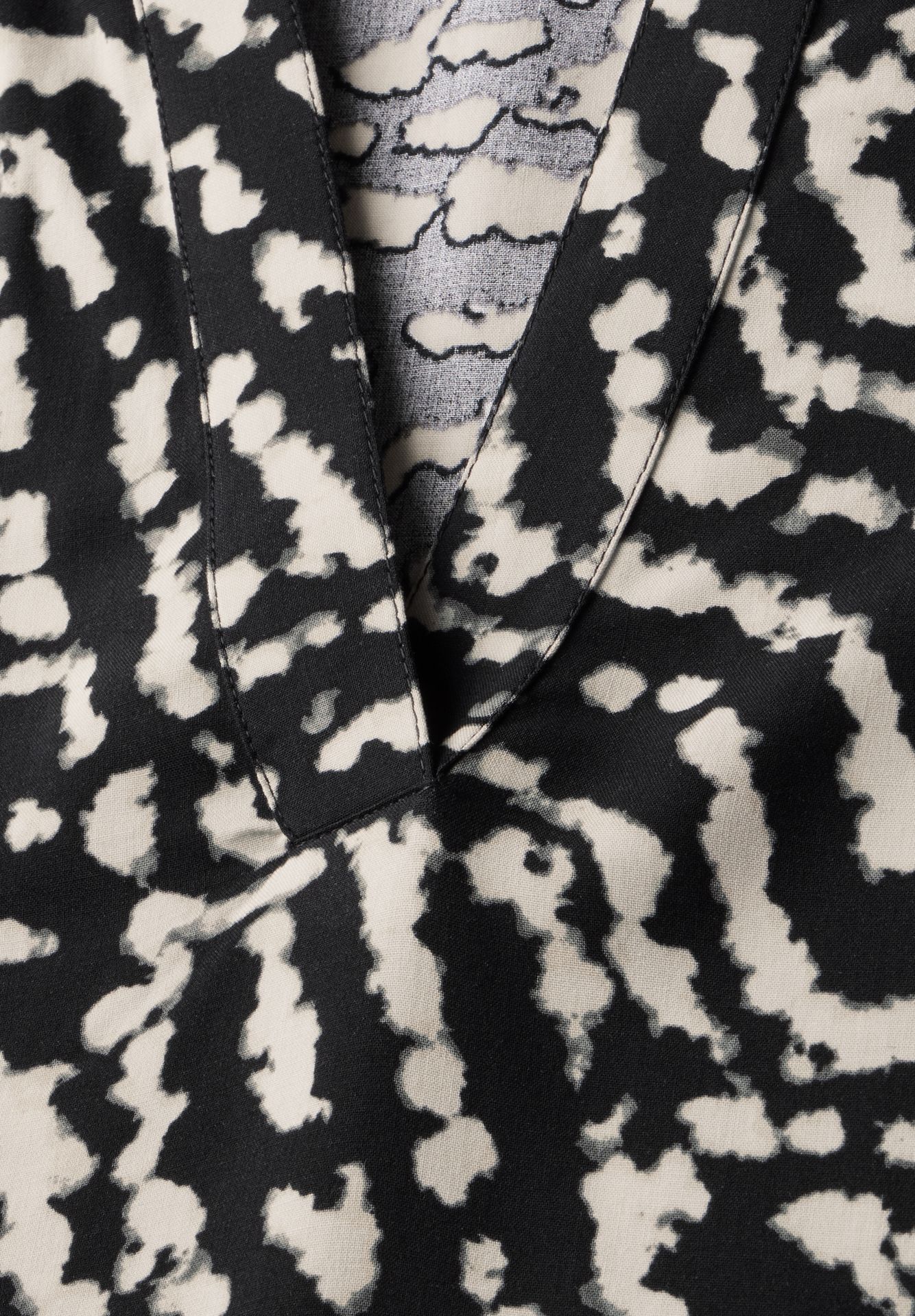 Street-One A345627 LTD QR Splitneck blouse w t black 2900152860041