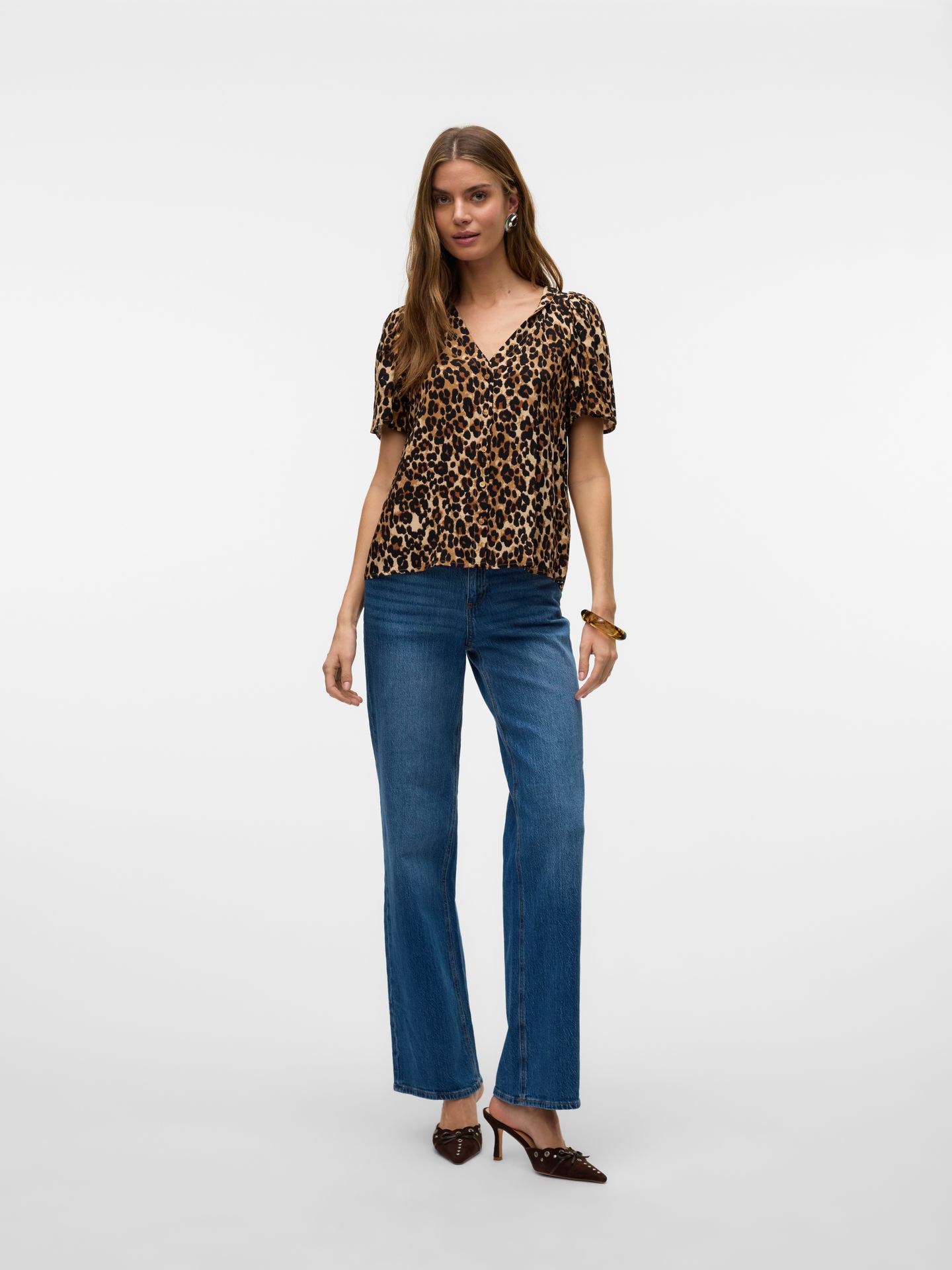 Vero Moda VMALBA SS V-NECK SHIRT WVN GA Tigers Eye/LEO 2900153361011 Vero Moda VMALBA SS V-NECK SHIRT WVN GA Tigers Eye/LEO 2900153361011