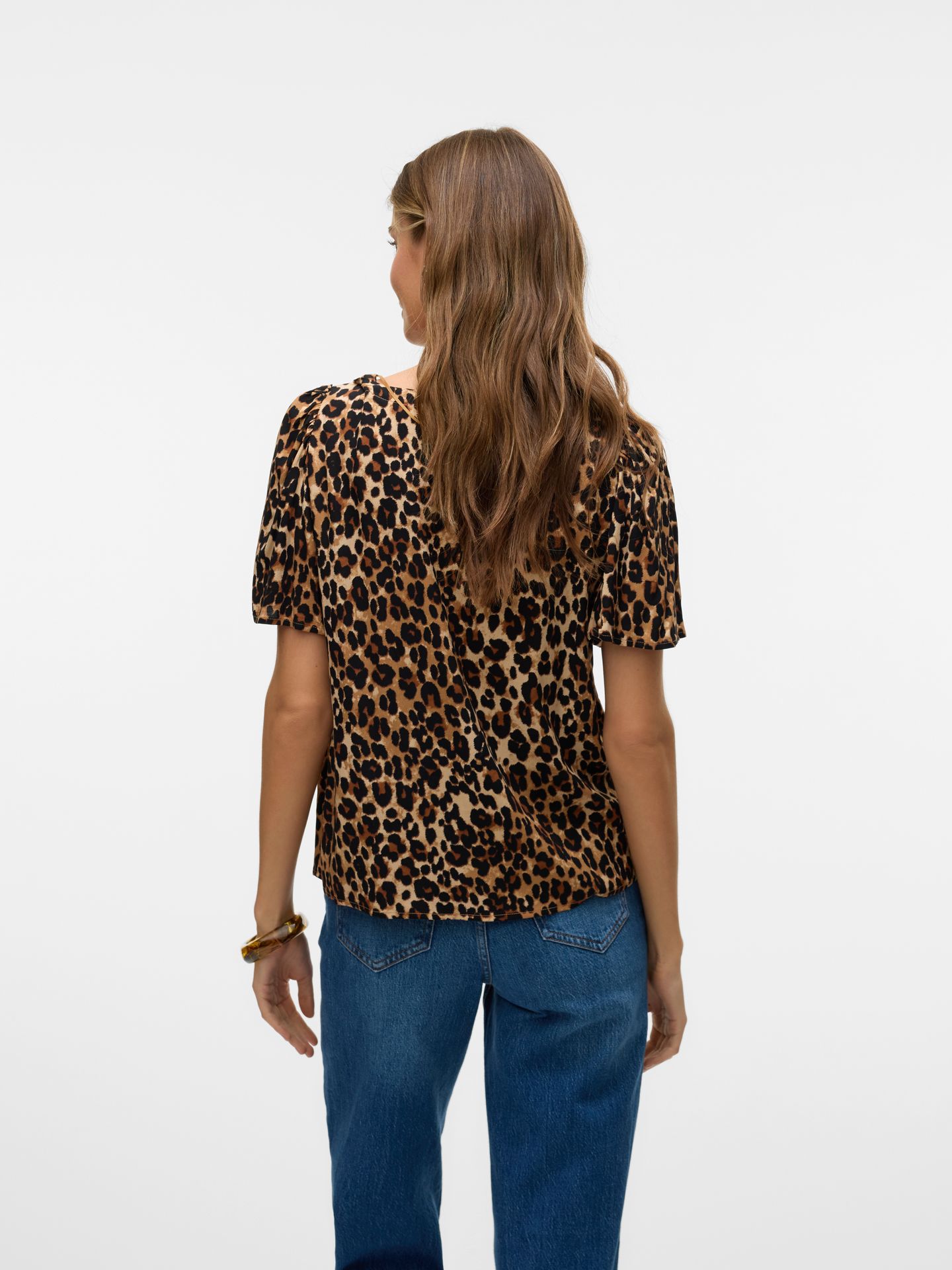 Vero Moda VMALBA SS V-NECK SHIRT WVN GA Tigers Eye/LEO 2900153361011 Vero Moda VMALBA SS V-NECK SHIRT WVN GA Tigers Eye/LEO 2900153361011
