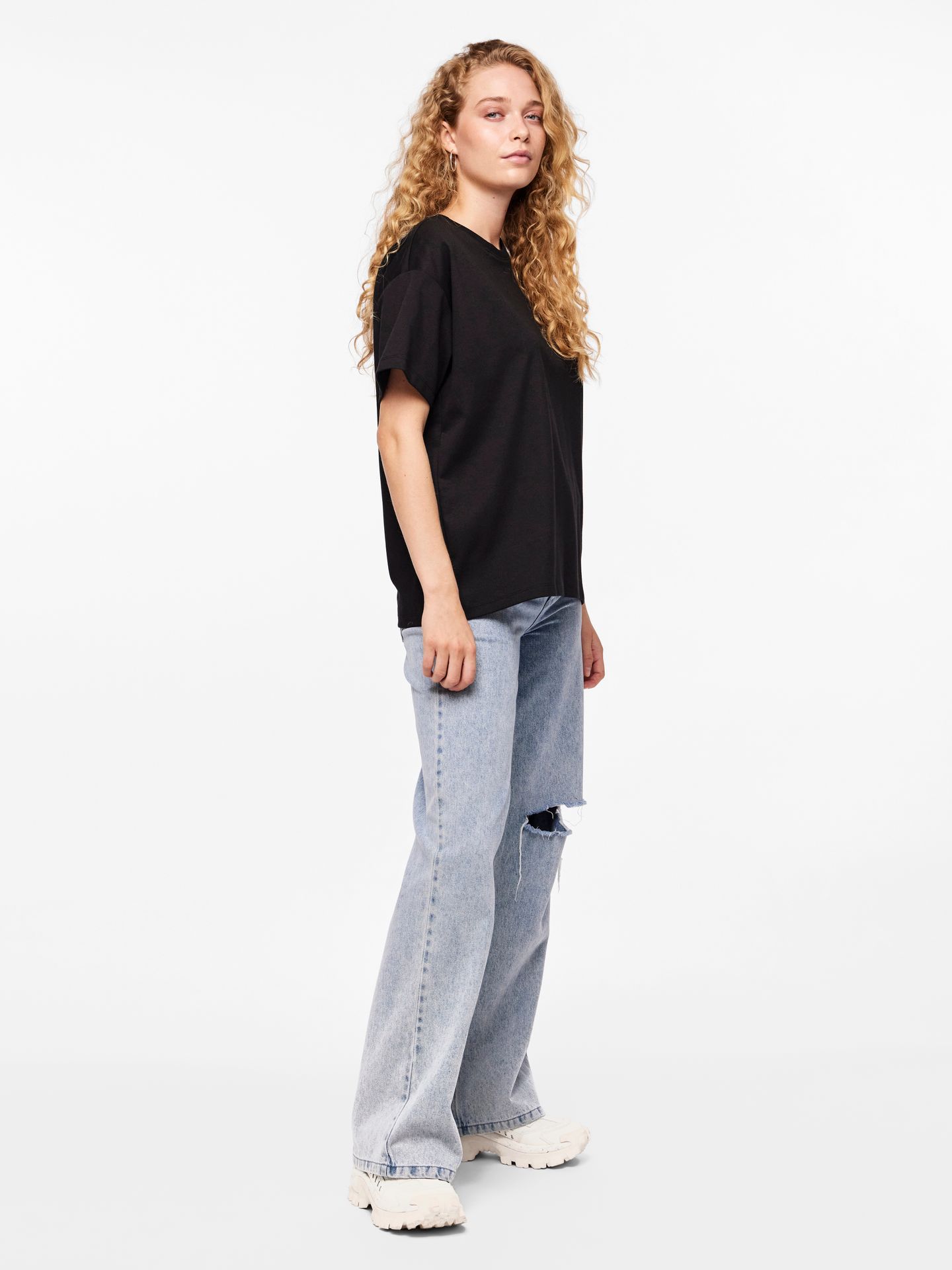 Pieces PCSKYLAR SS OVERSIZED TEE JRS NOOS Black 2900153531025 Pieces PCSKYLAR SS OVERSIZED TEE JRS NOOS Black 2900153531025