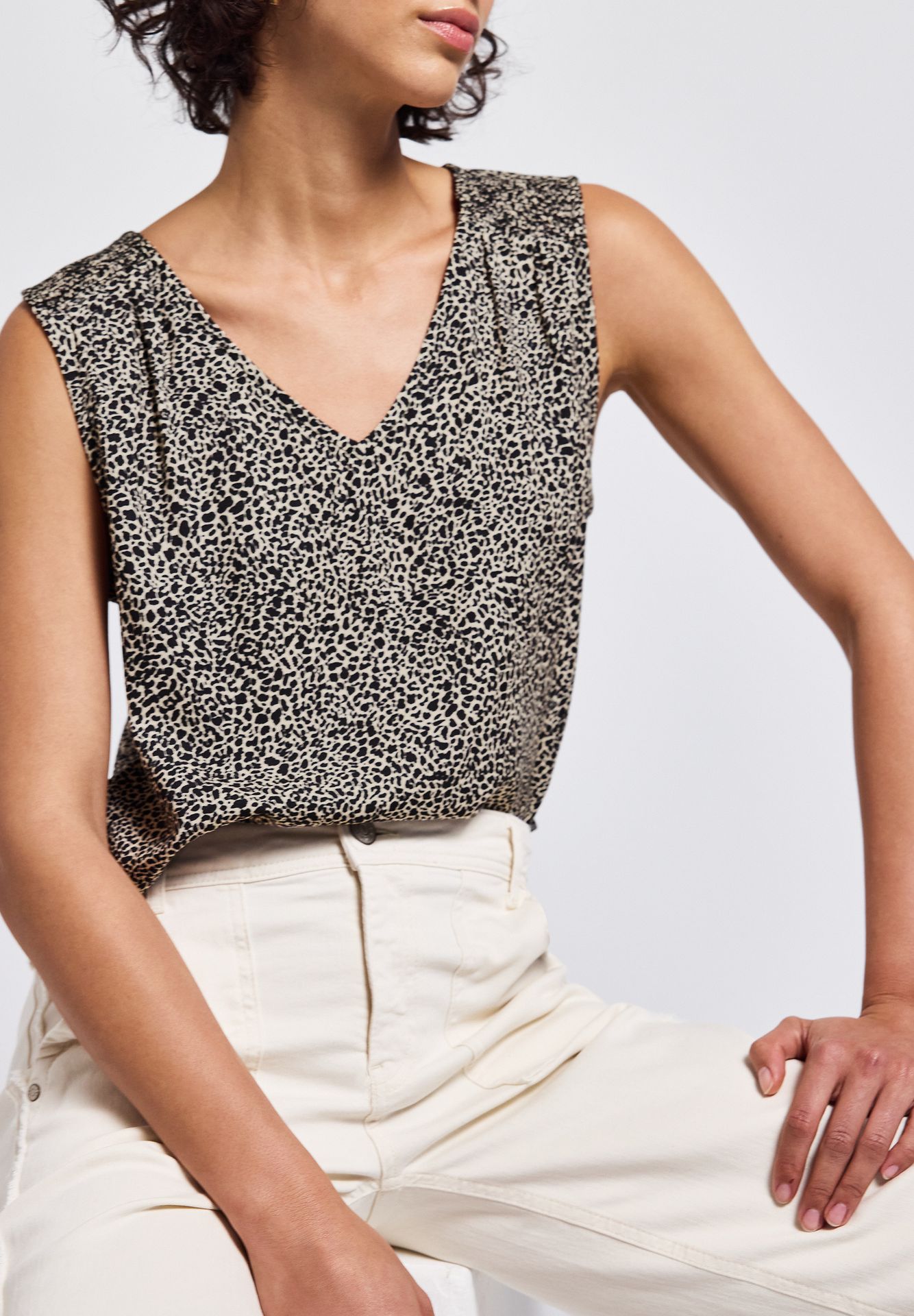 Street One A345737 V-neck blouse w smok detail cotton cream 2900154008038