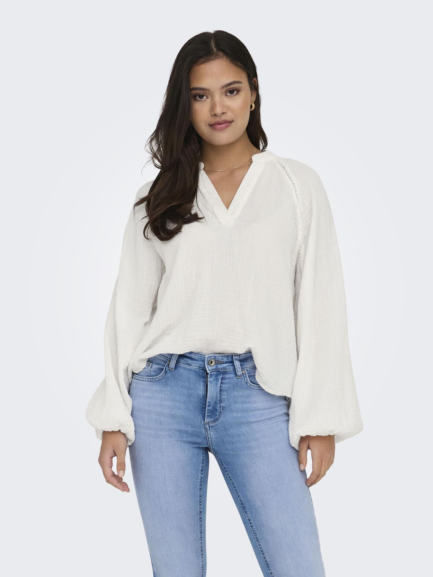 Only ONLTHYRA LIFE LS V-NECK TOP NOOS WV Cloud Dancer 00112107-EKA26011400000019
