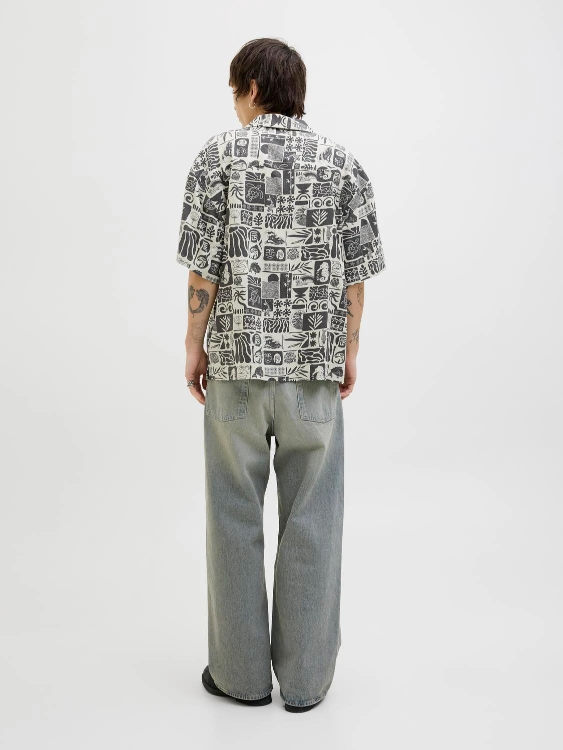 Jack & Jones JJWAYNE AOP RESORT SHIRT SS Black 2900154316027 Jack & Jones JJWAYNE AOP RESORT SHIRT SS Black 2900154316027