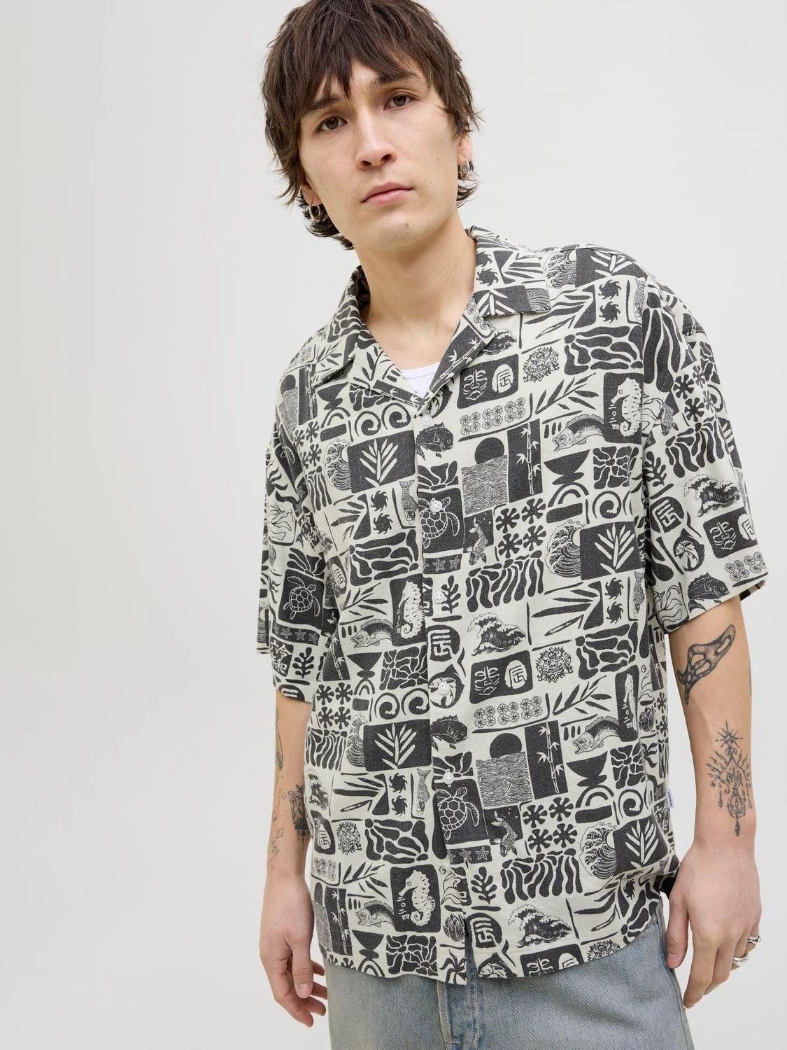 Jack & Jones JJWAYNE AOP RESORT SHIRT SS Black 2900154316027 Jack & Jones JJWAYNE AOP RESORT SHIRT SS Black 2900154316027
