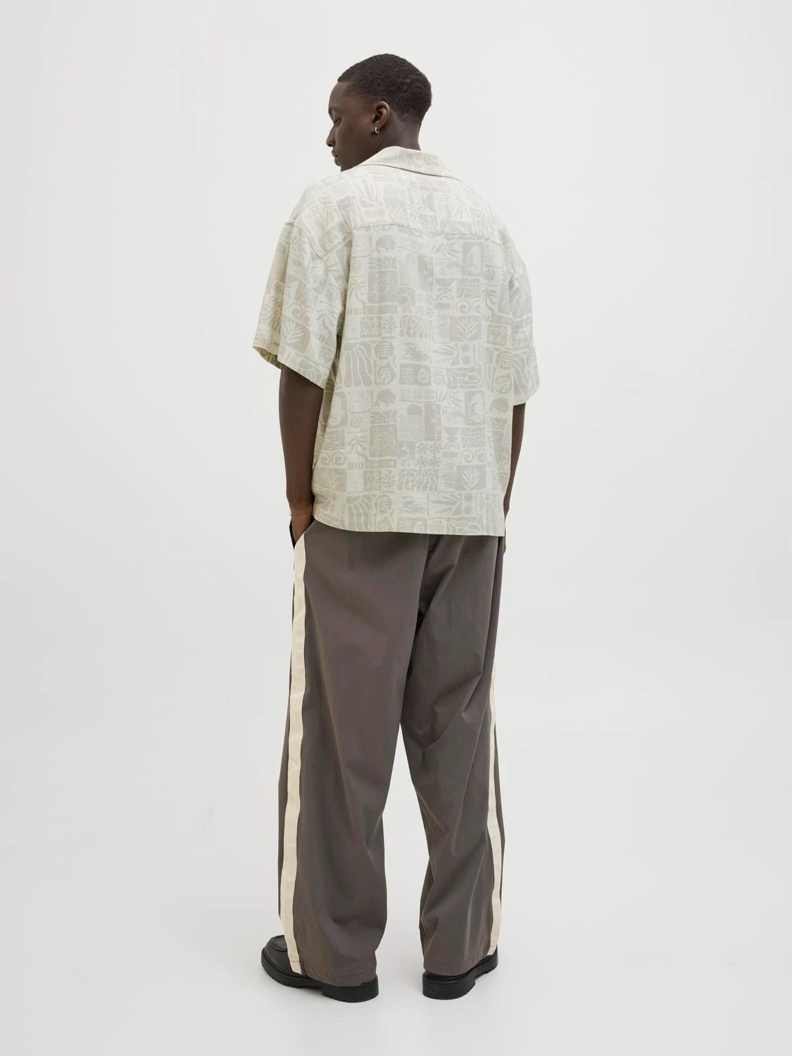 Jack & Jones JJWAYNE AOP RESORT SHIRT SS Moonbeam 2900154318045 Jack & Jones JJWAYNE AOP RESORT SHIRT SS Moonbeam 2900154318045