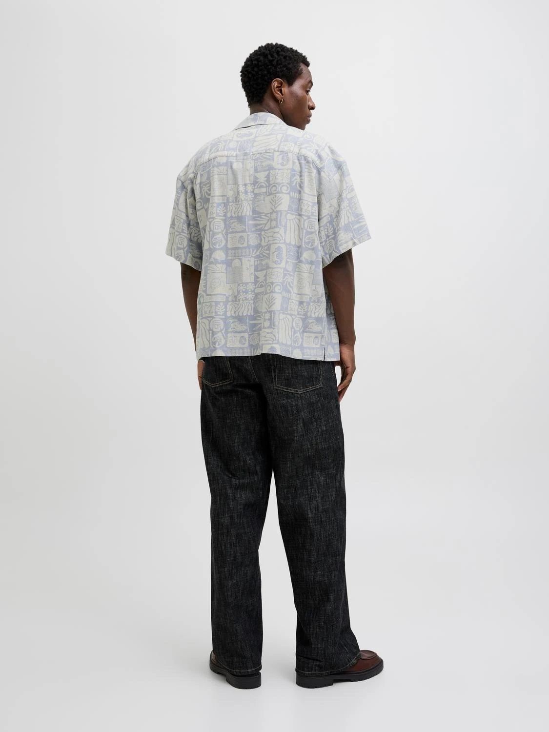 Jack & Jones JJWAYNE AOP RESORT SHIRT SS Chambray Blue 2900154317017 Jack & Jones JJWAYNE AOP RESORT SHIRT SS Chambray Blue 2900154317017