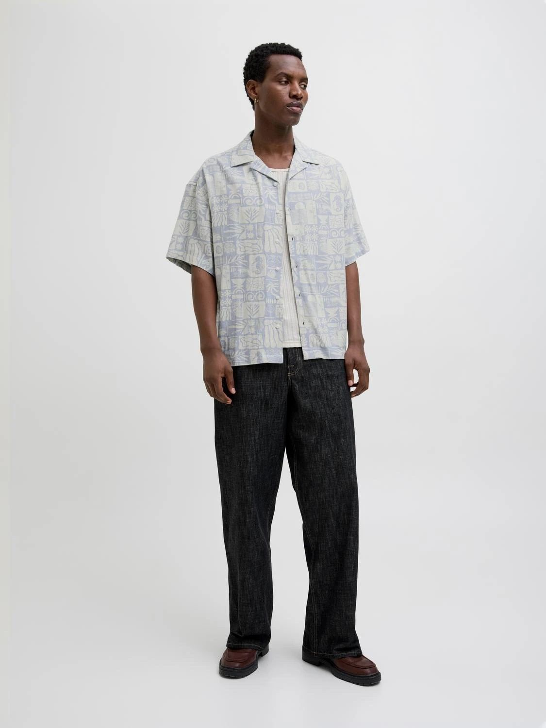 Jack & Jones JJWAYNE AOP RESORT SHIRT SS Chambray Blue 2900154317017 Jack & Jones JJWAYNE AOP RESORT SHIRT SS Chambray Blue 2900154317017