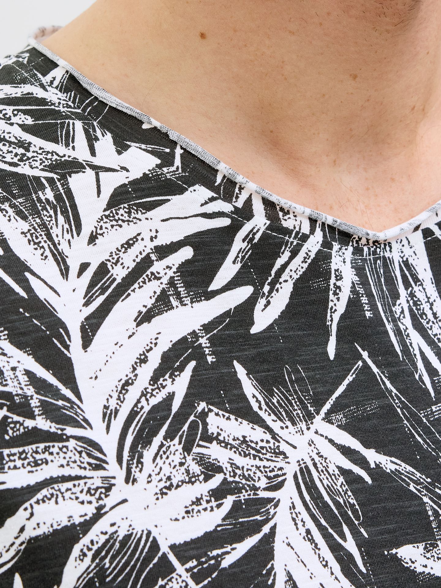 Jack & Jones JJEBRYAN AOP TEE S/S O-NECK SN Black 2900154697034