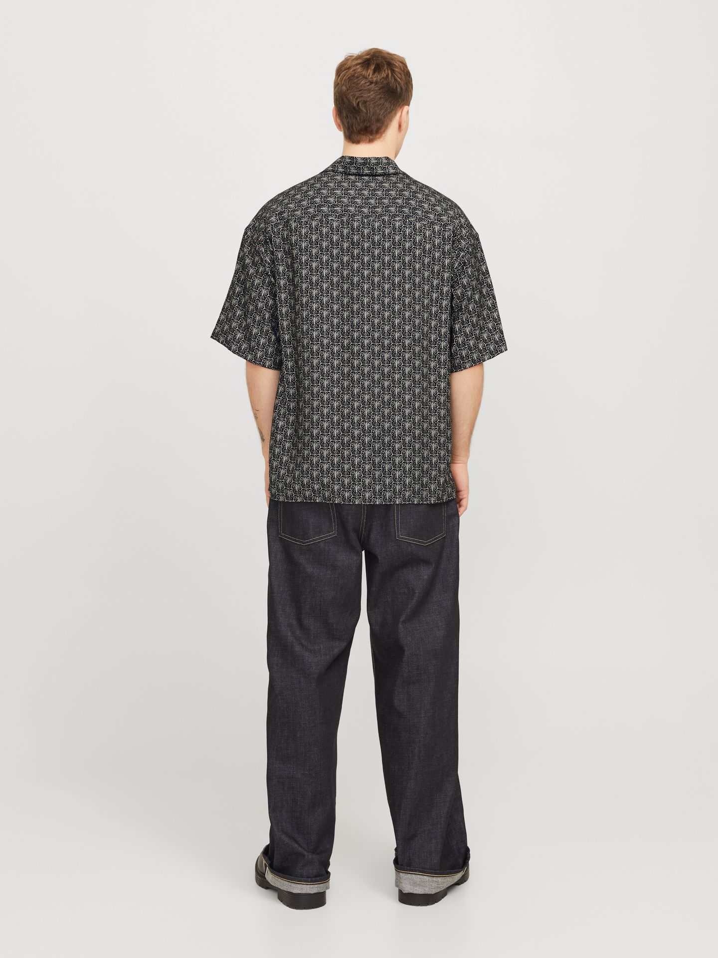 Jack & Jones JORMARSHALL ISLINGTON AOP SHIRT SS Black 2900154898042